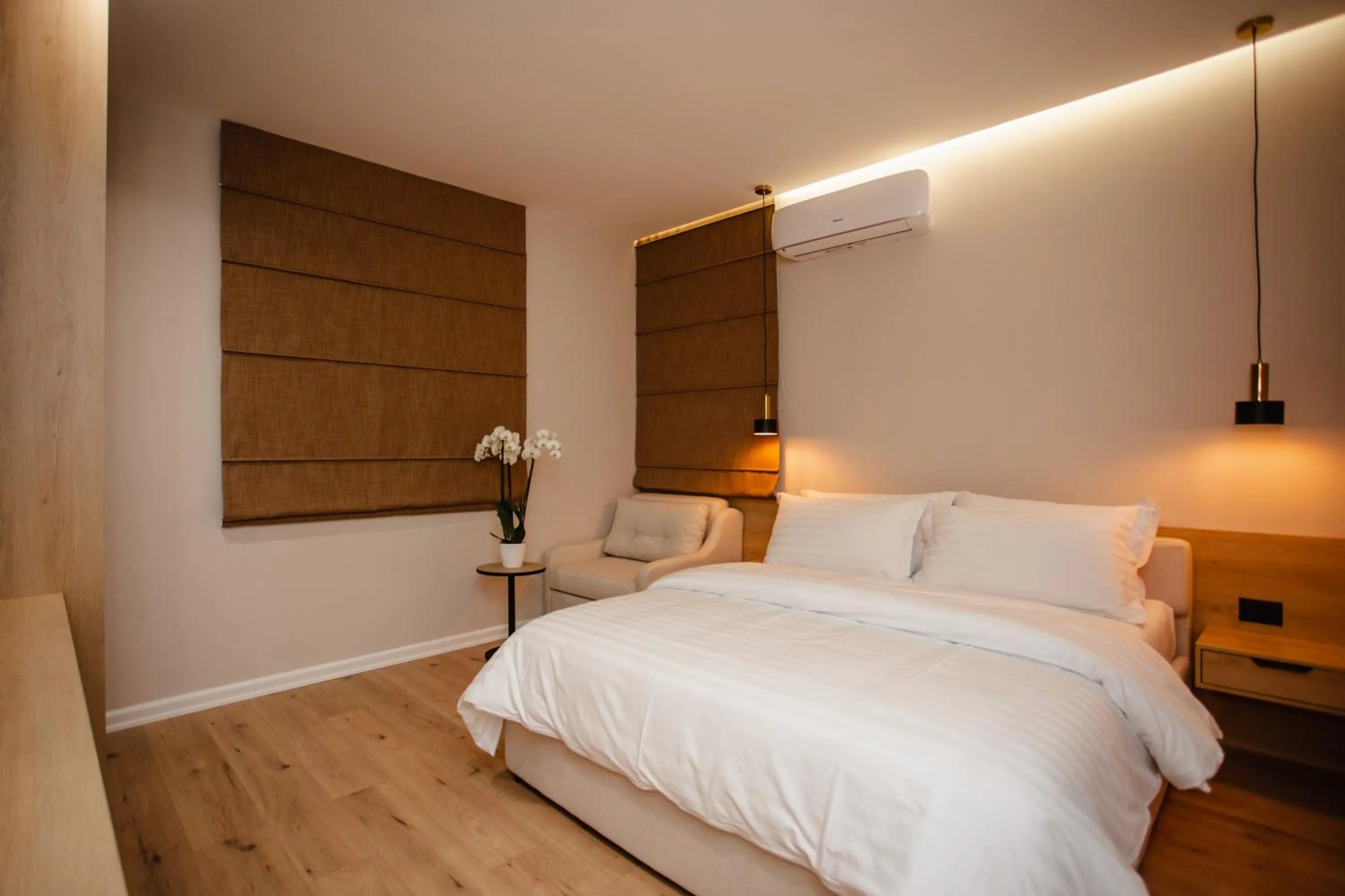 Bed in Oro Inn Hotel