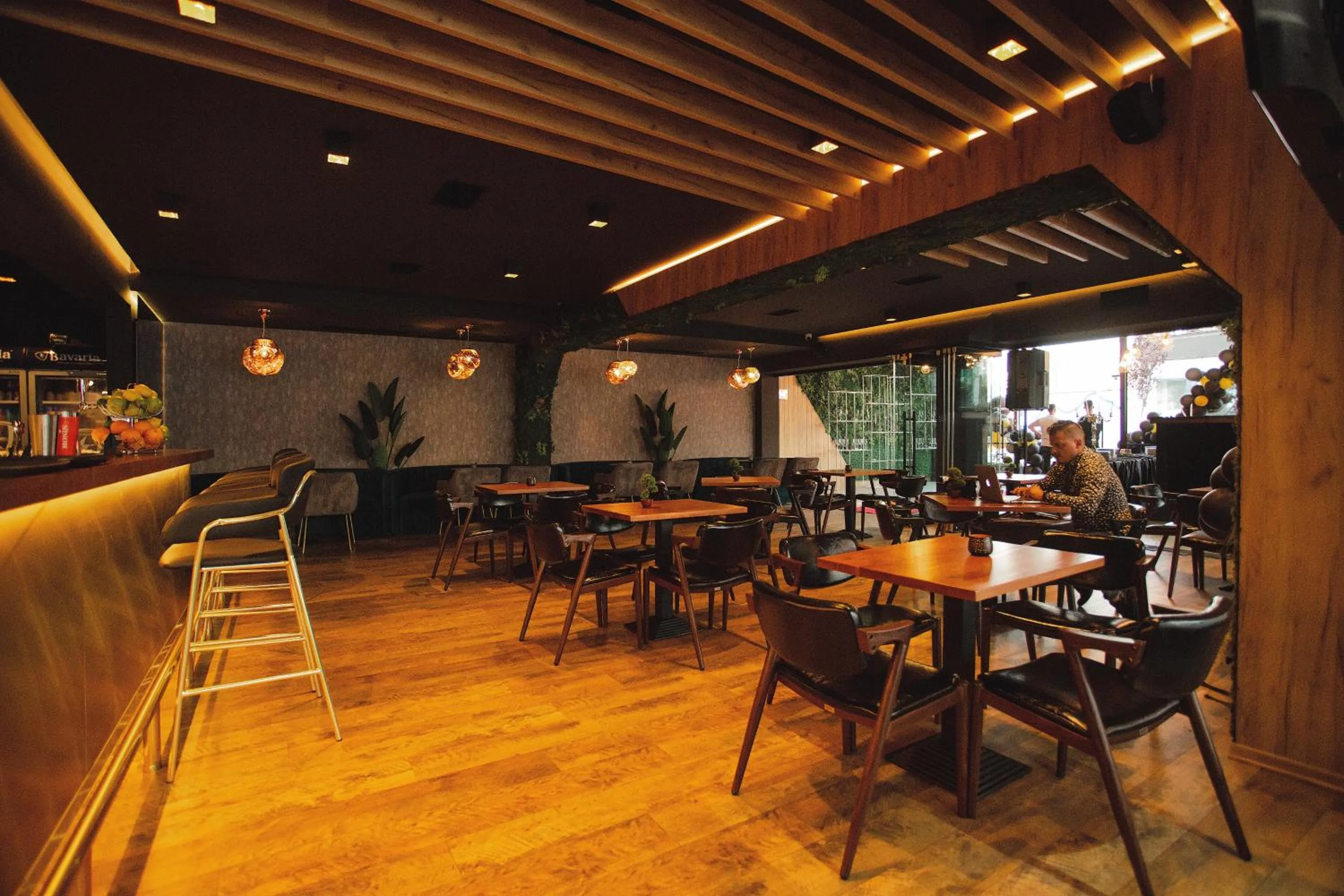 Restaurant/places to eat in Oro Inn Hotel