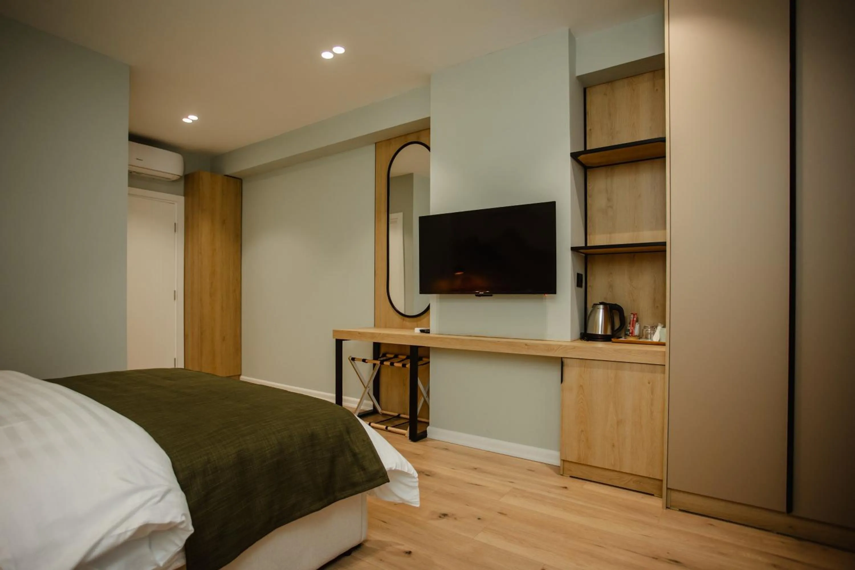 Bed in Oro Inn Hotel