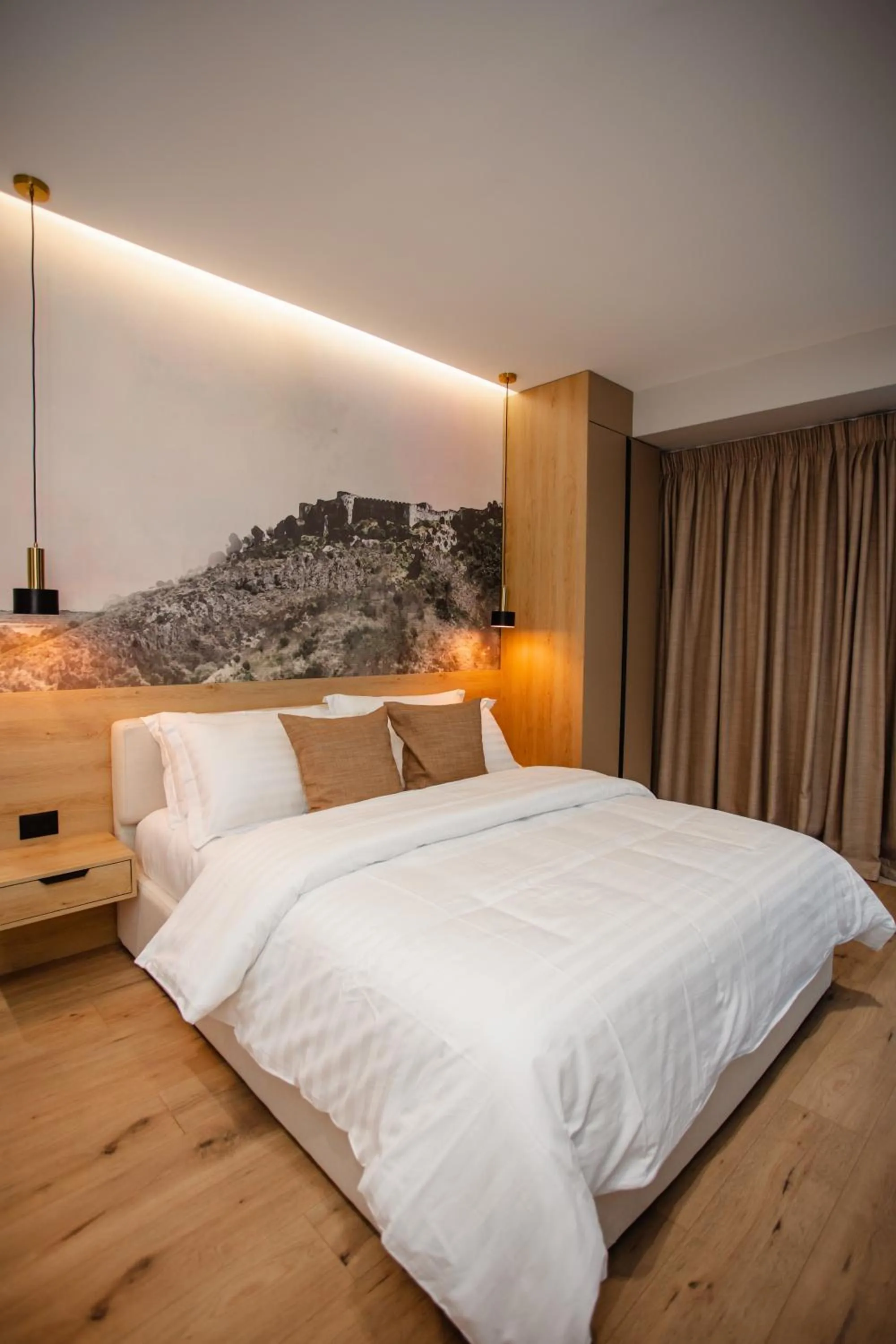 Bed in Oro Inn Hotel