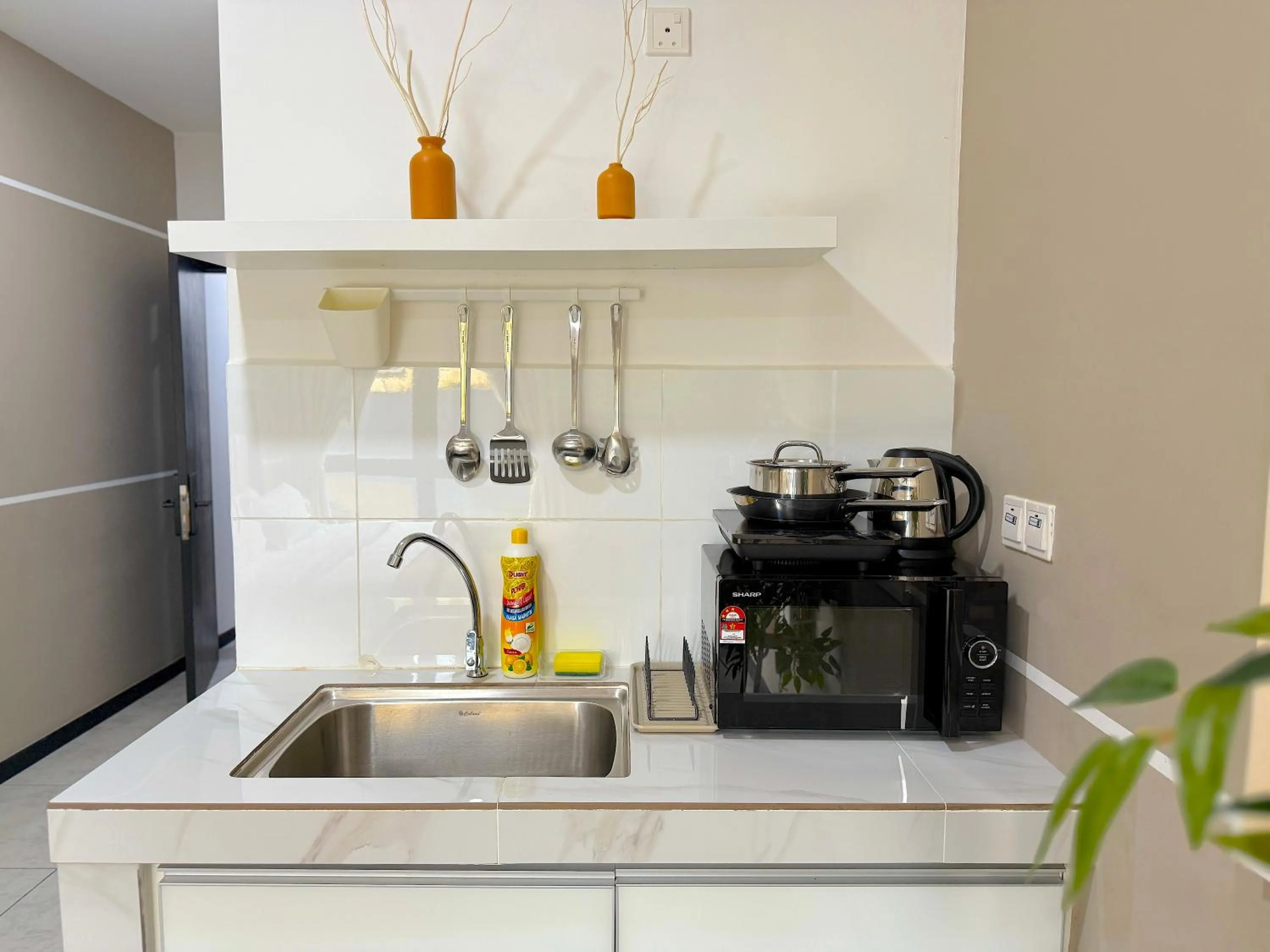 Kitchen or kitchenette in Neu Suites By Serenity Homes Near Gleneagles, KLCC & LRT