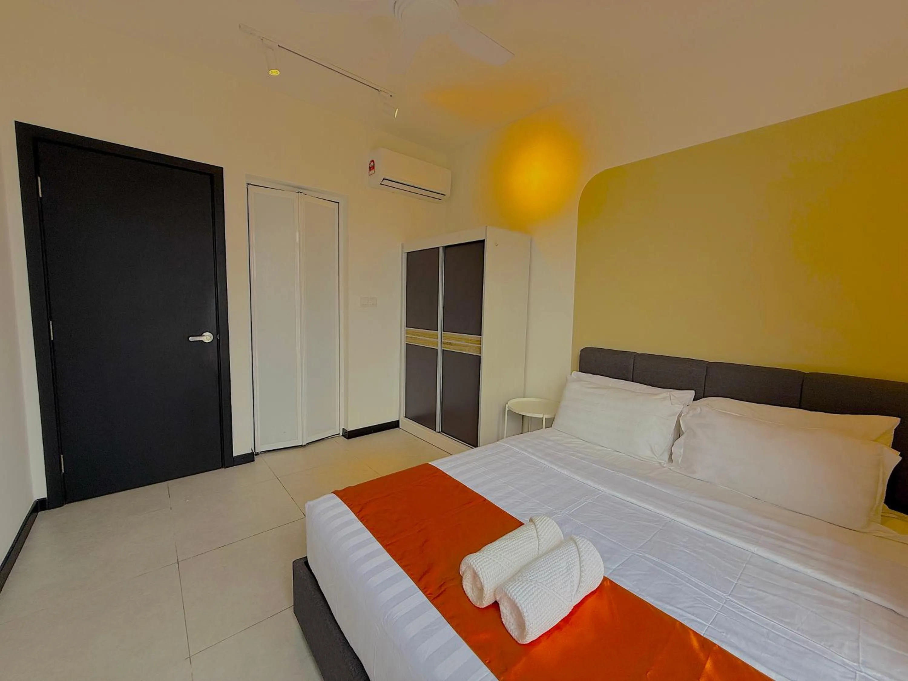 Bed in Neu Suites By Serenity Homes Near Gleneagles, KLCC & LRT