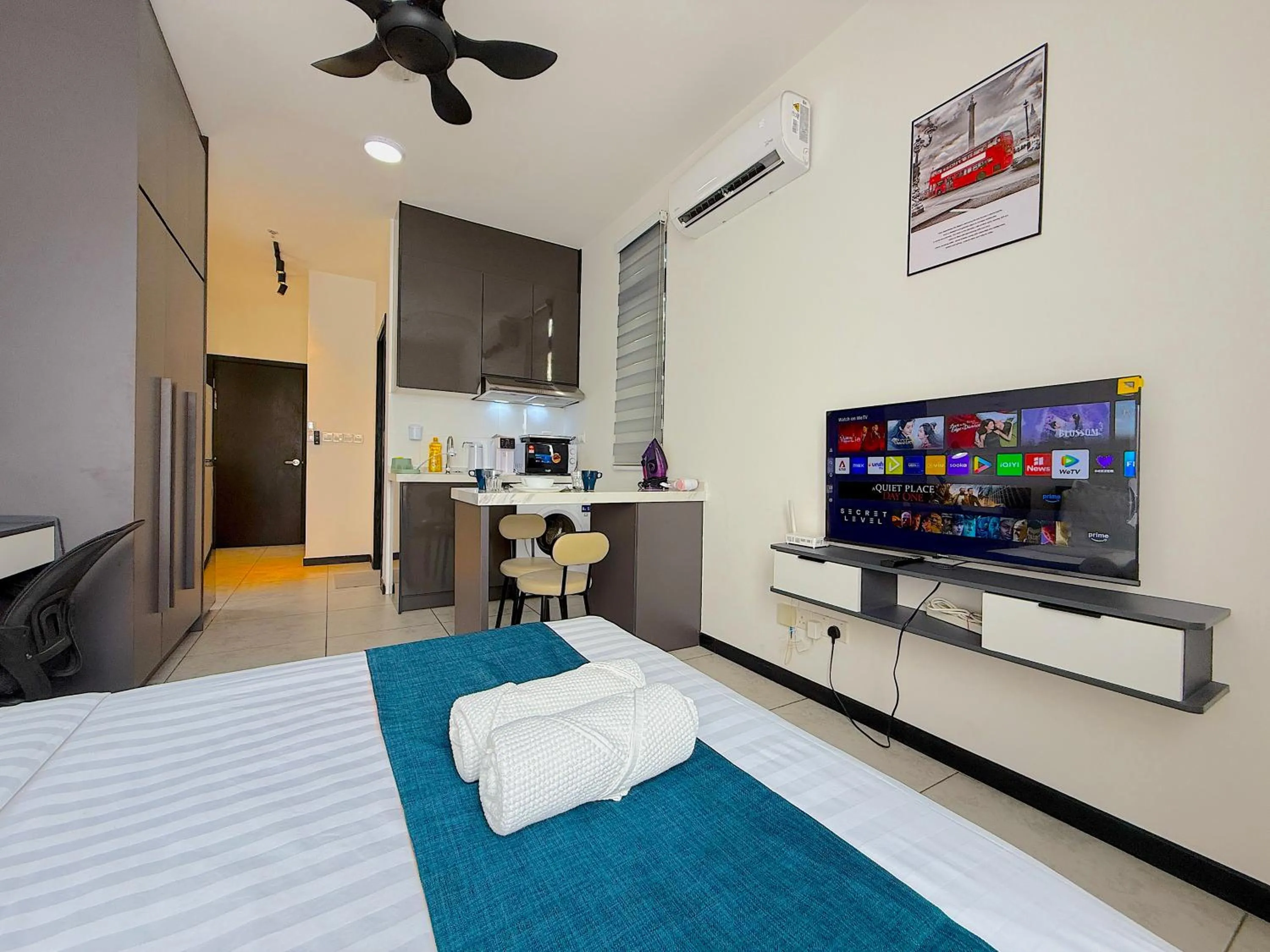 Photo of the whole room, Bed in Neu Suites By Serenity Homes Near Gleneagles, KLCC & LRT