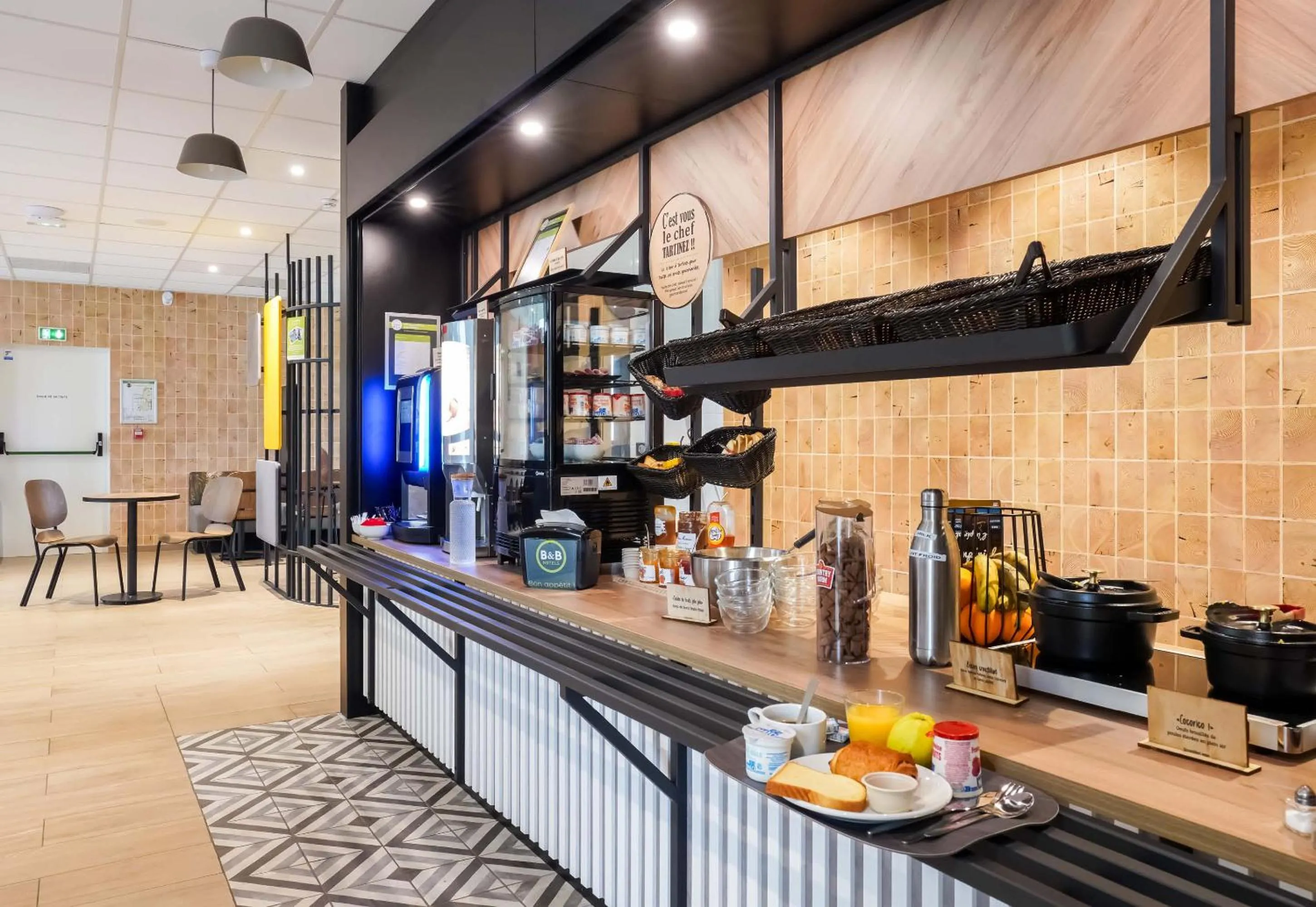 Food and drinks in B&B HOTEL Paris Porte d'Orléans