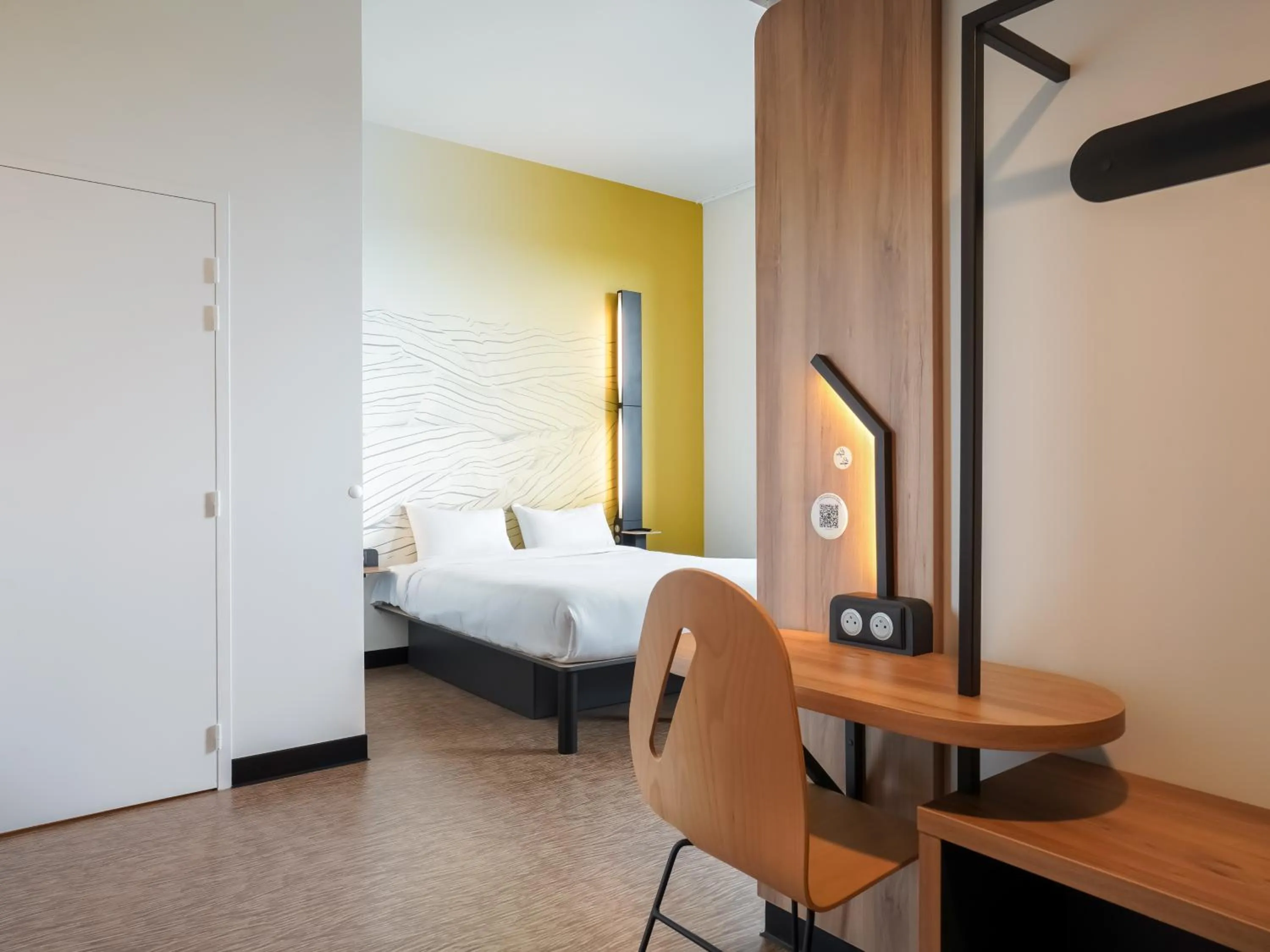 Bedroom, Bed in B&B HOTEL Paris Porte d'Orléans