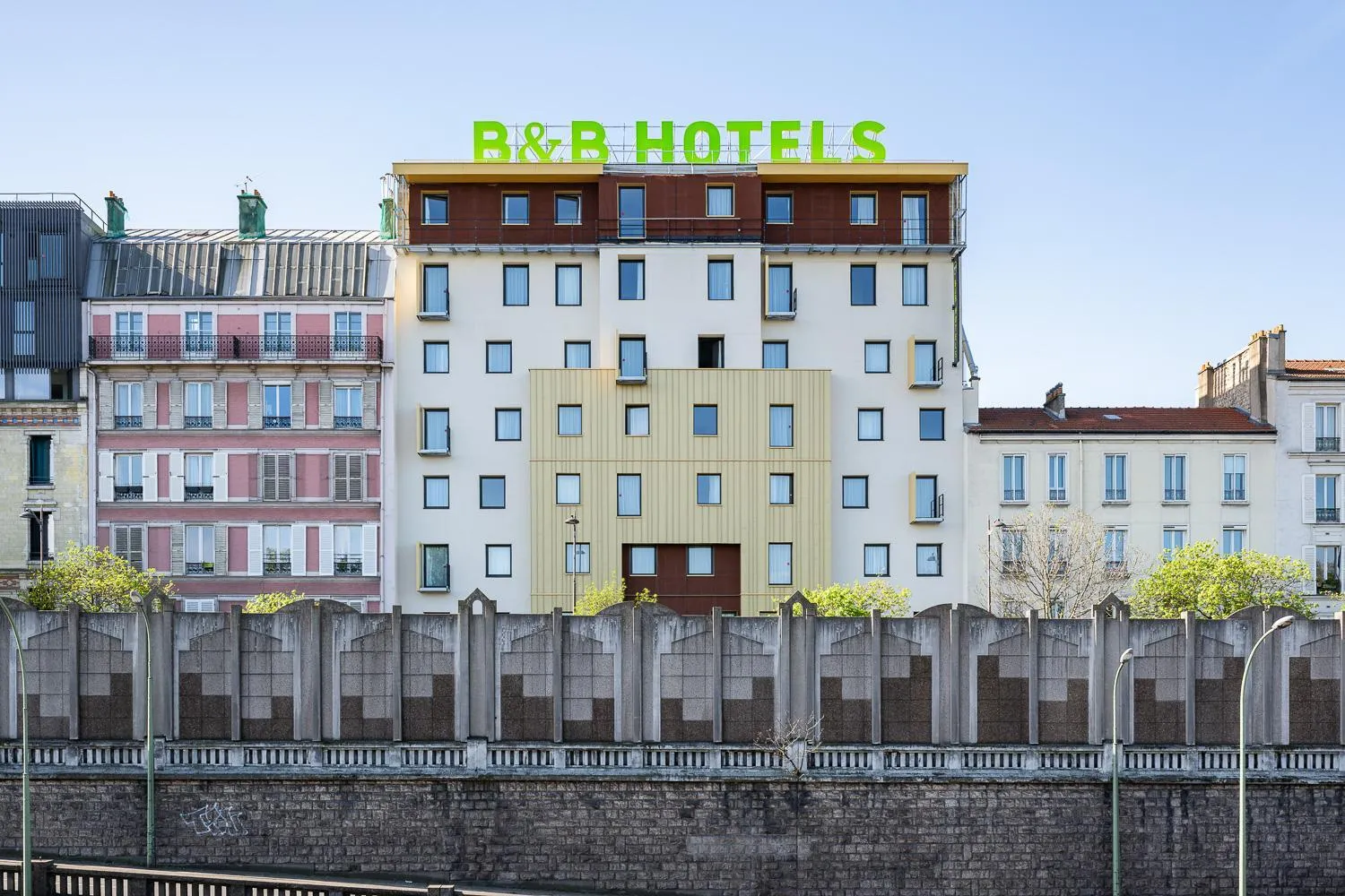 Property building in B&B HOTEL Paris Porte d'Orléans
