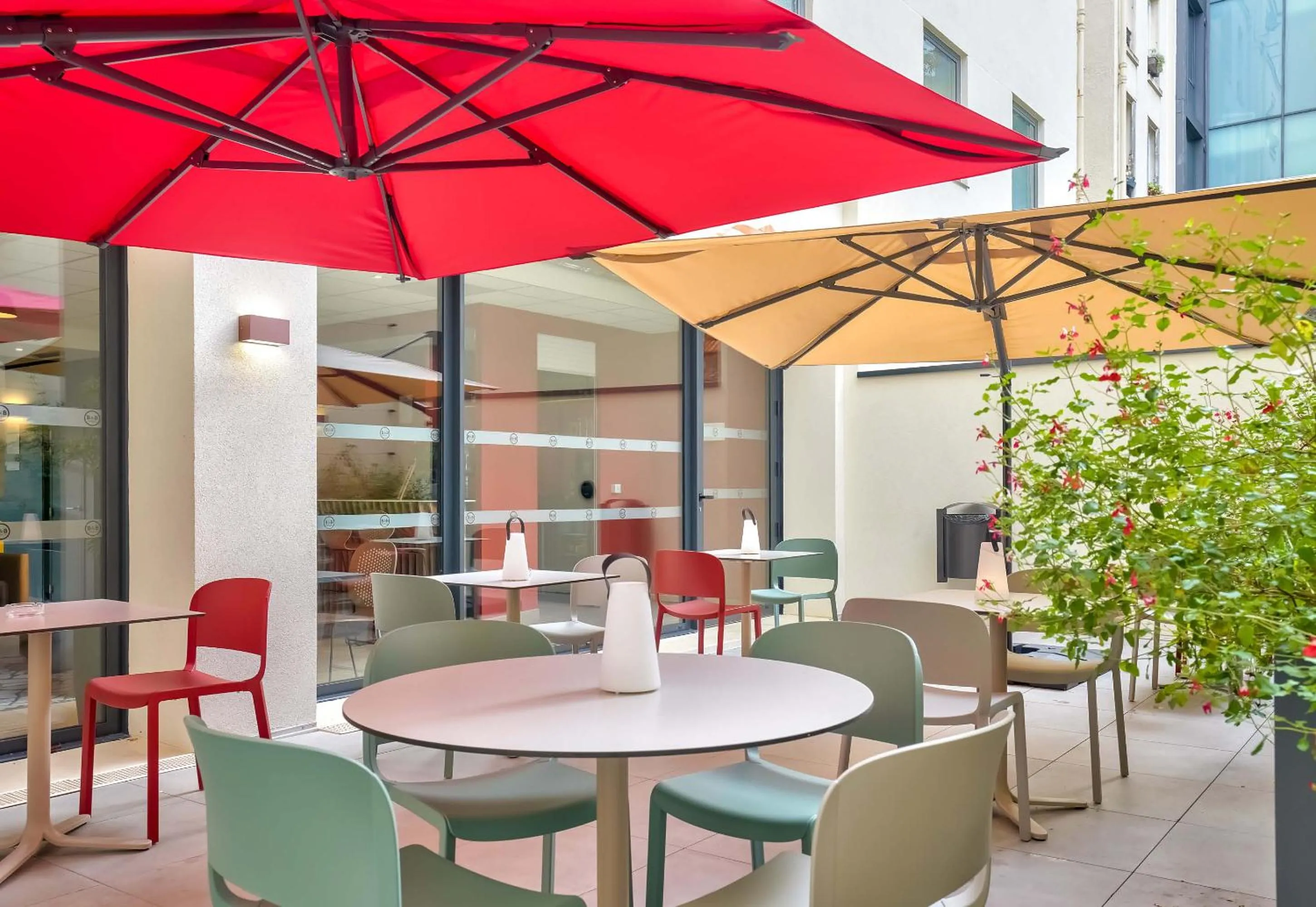 Patio in B&B HOTEL Paris Porte d'Orléans