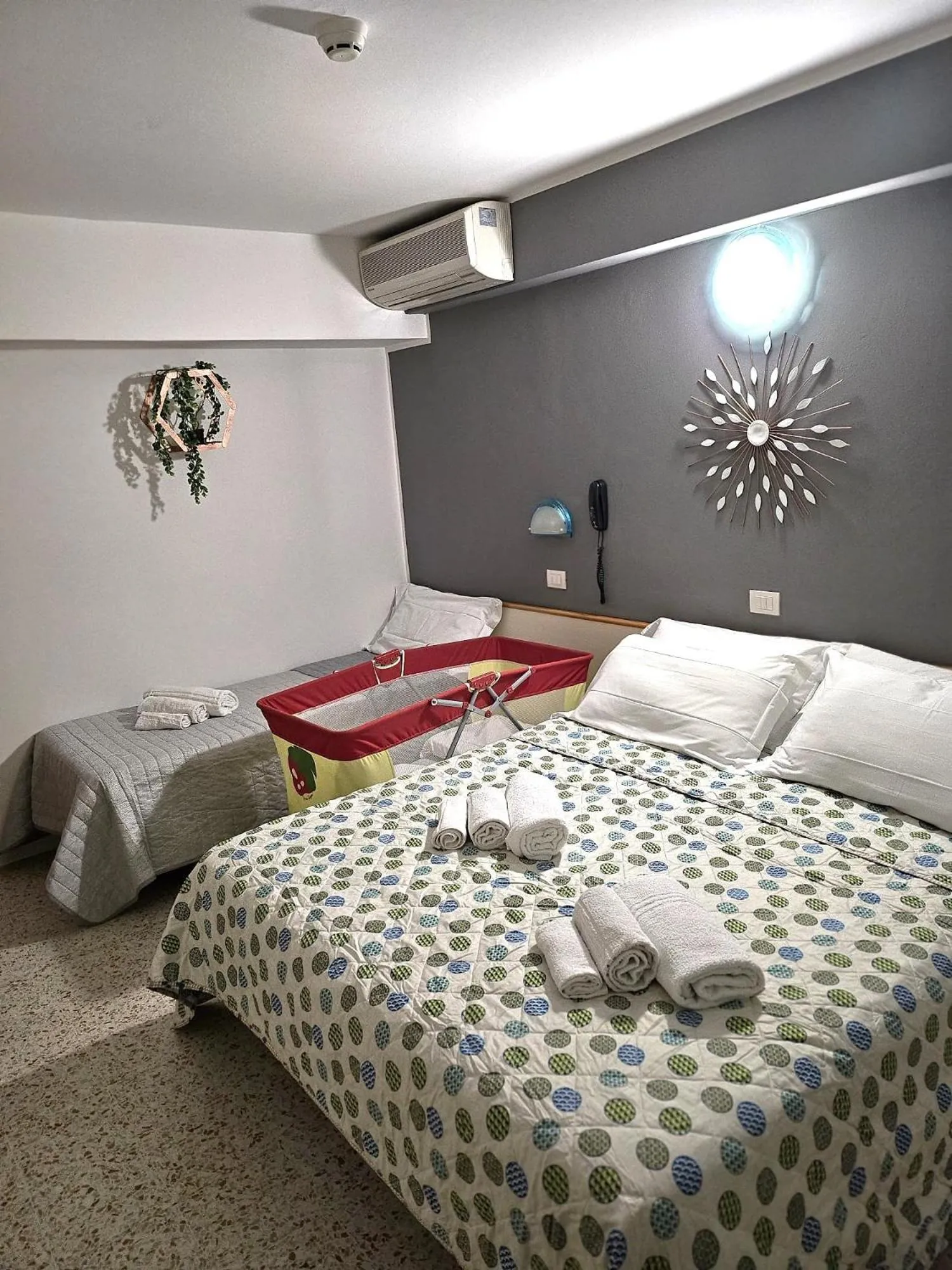 Bedroom in Hotel Villa Rosa