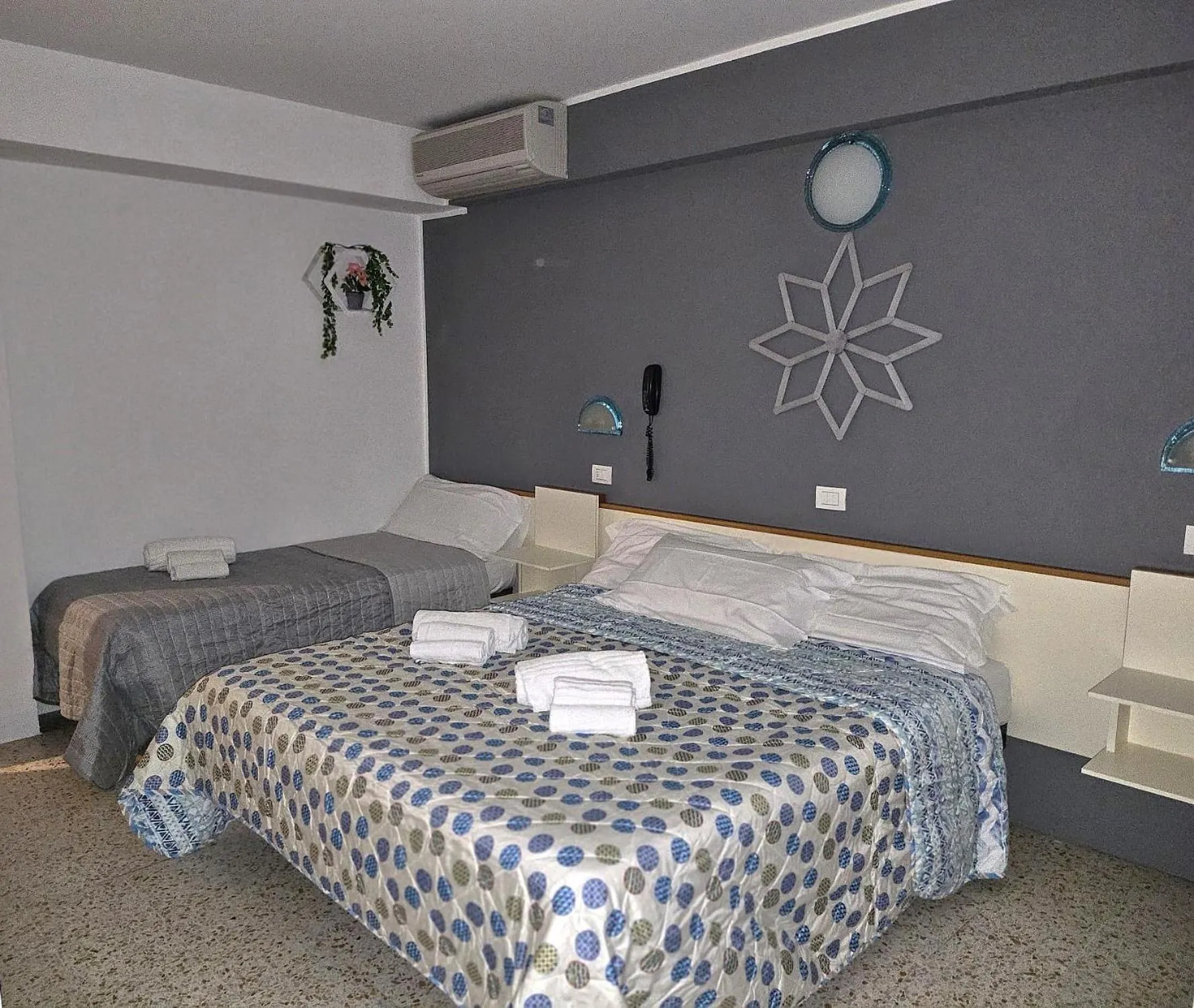 Bedroom in Hotel Villa Rosa