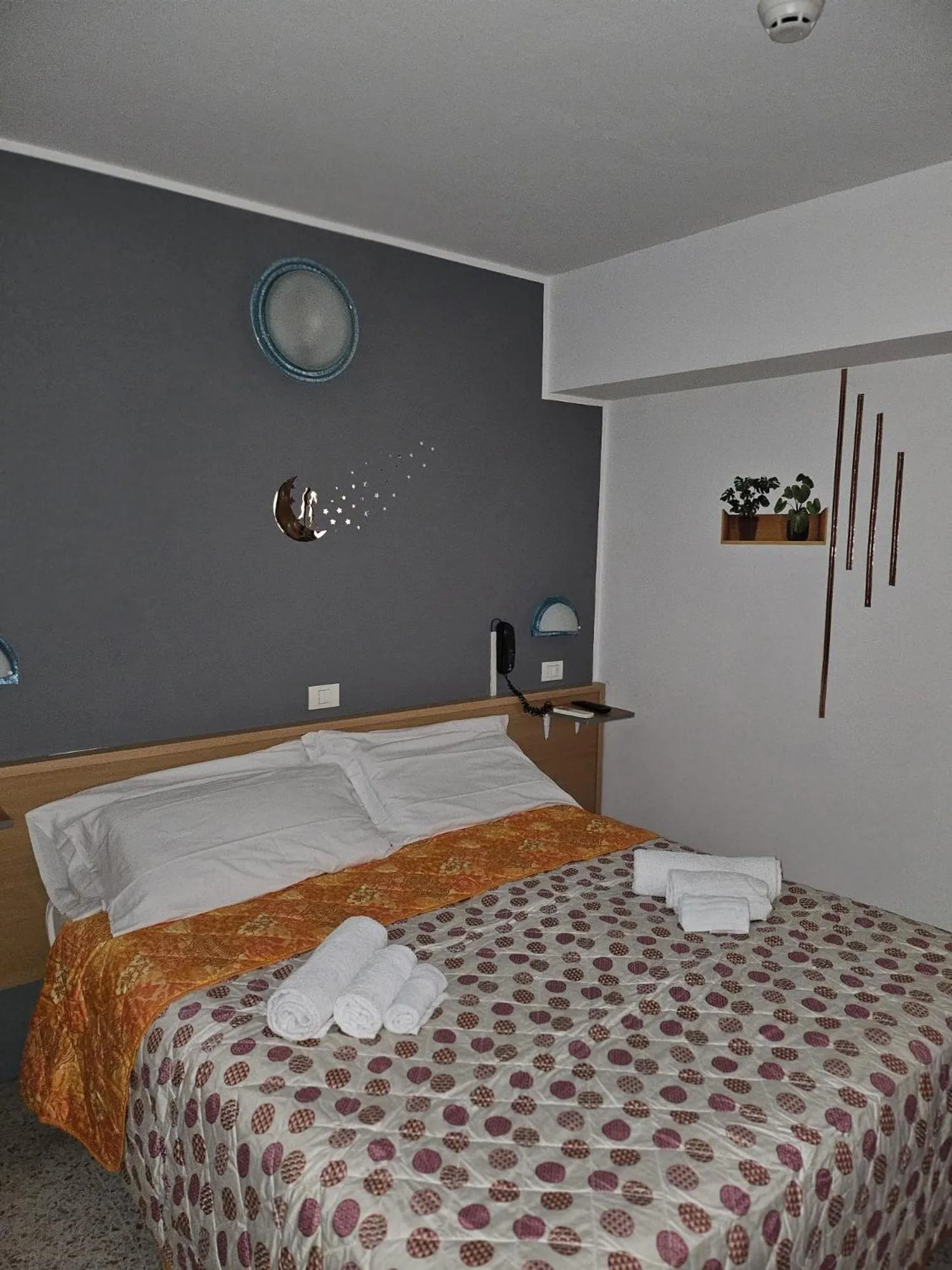 Bedroom in Hotel Villa Rosa