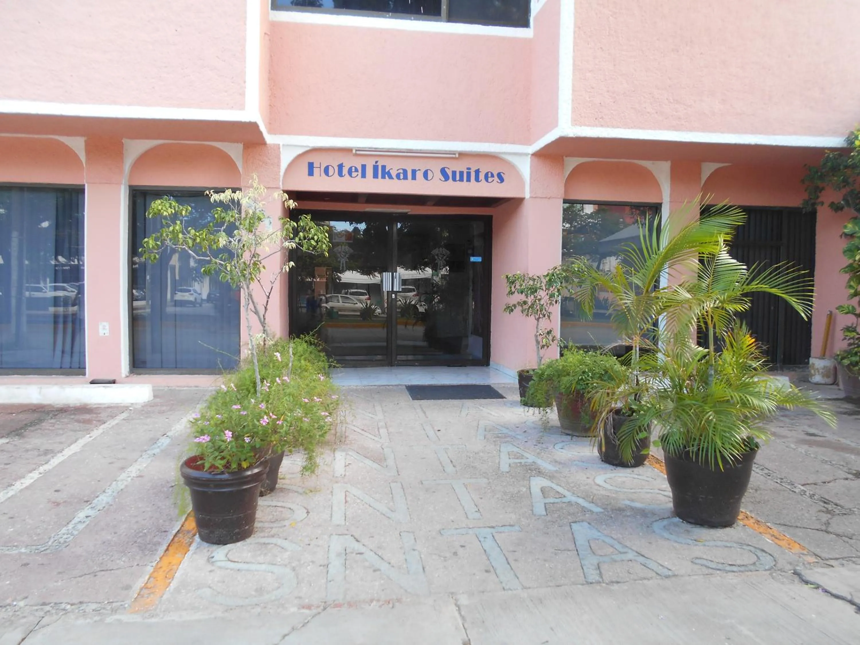 Property building in Íkaro Suites Cancún