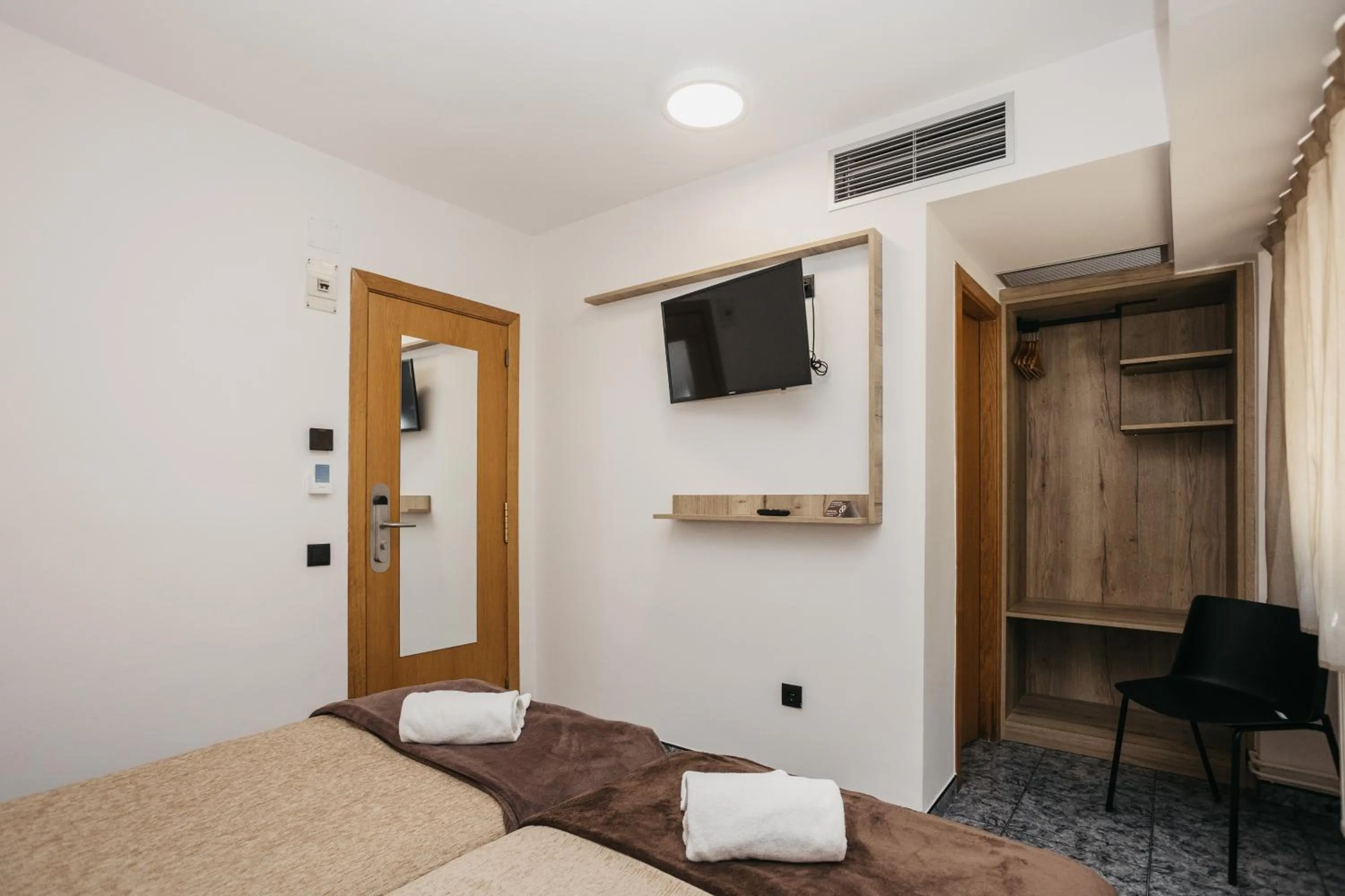 Bed in La Trobada Hotel Sport