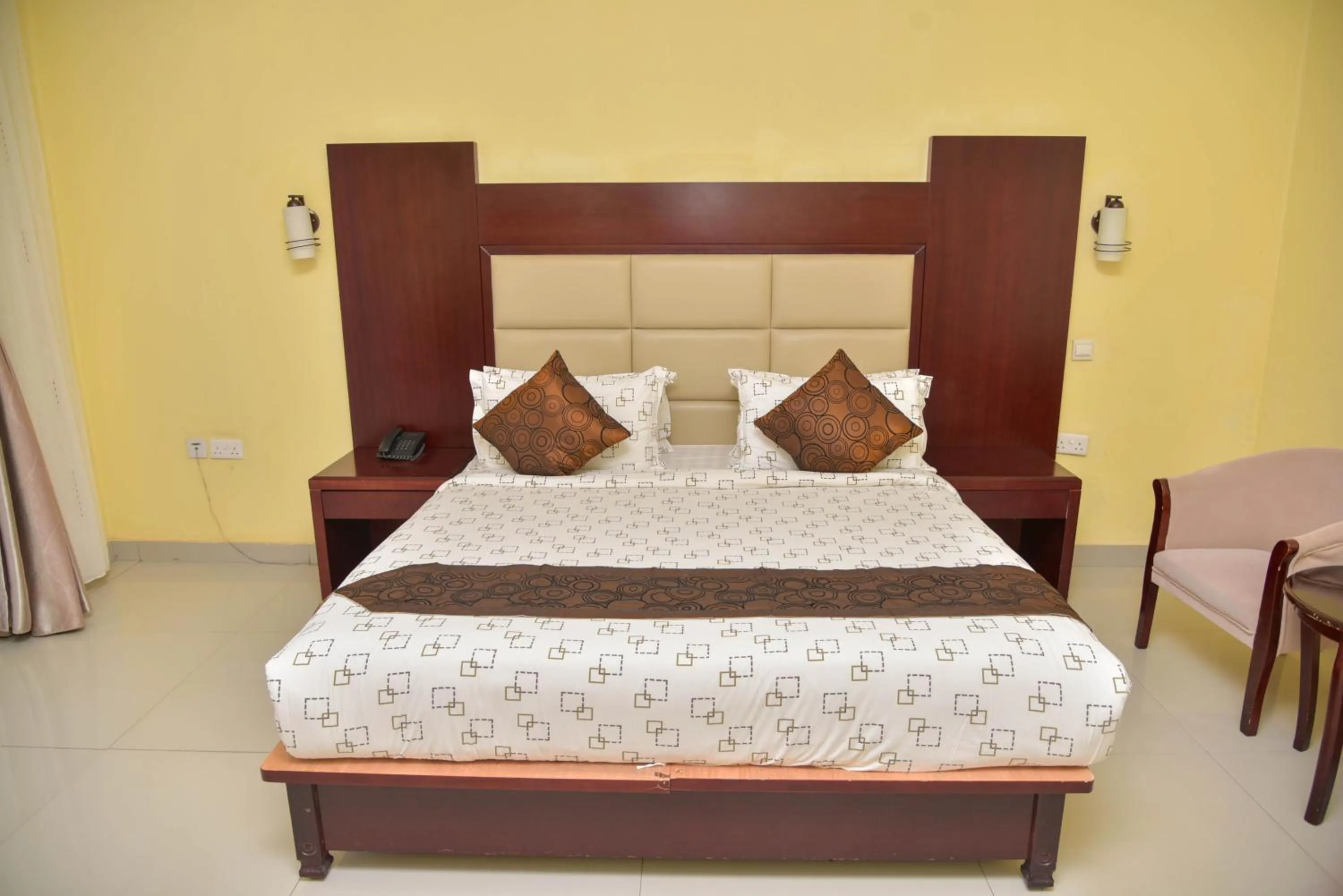 Bed in Chamba Valley Exotic Hotel