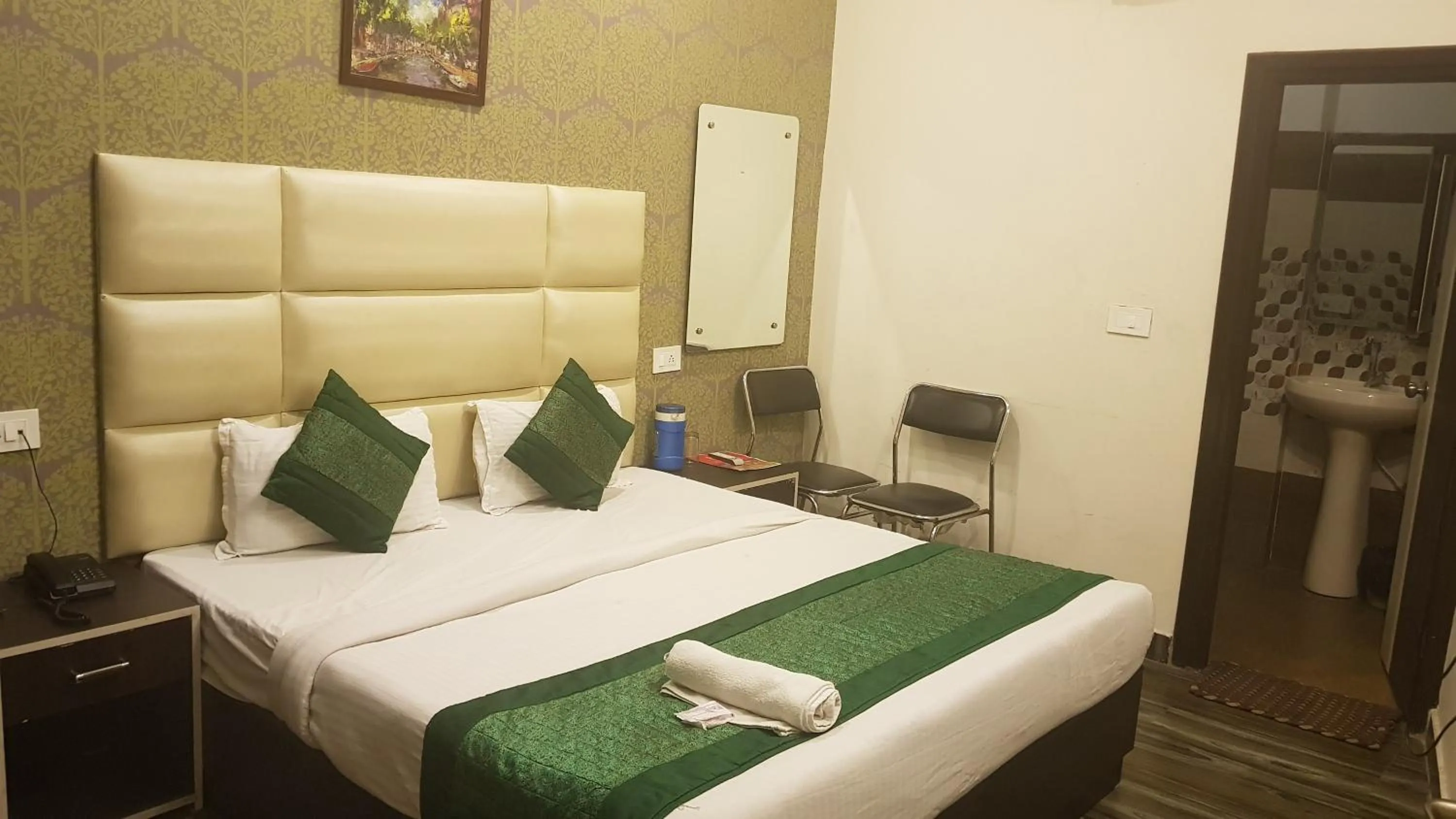 Bedroom, Bed in Hotel HK Continental