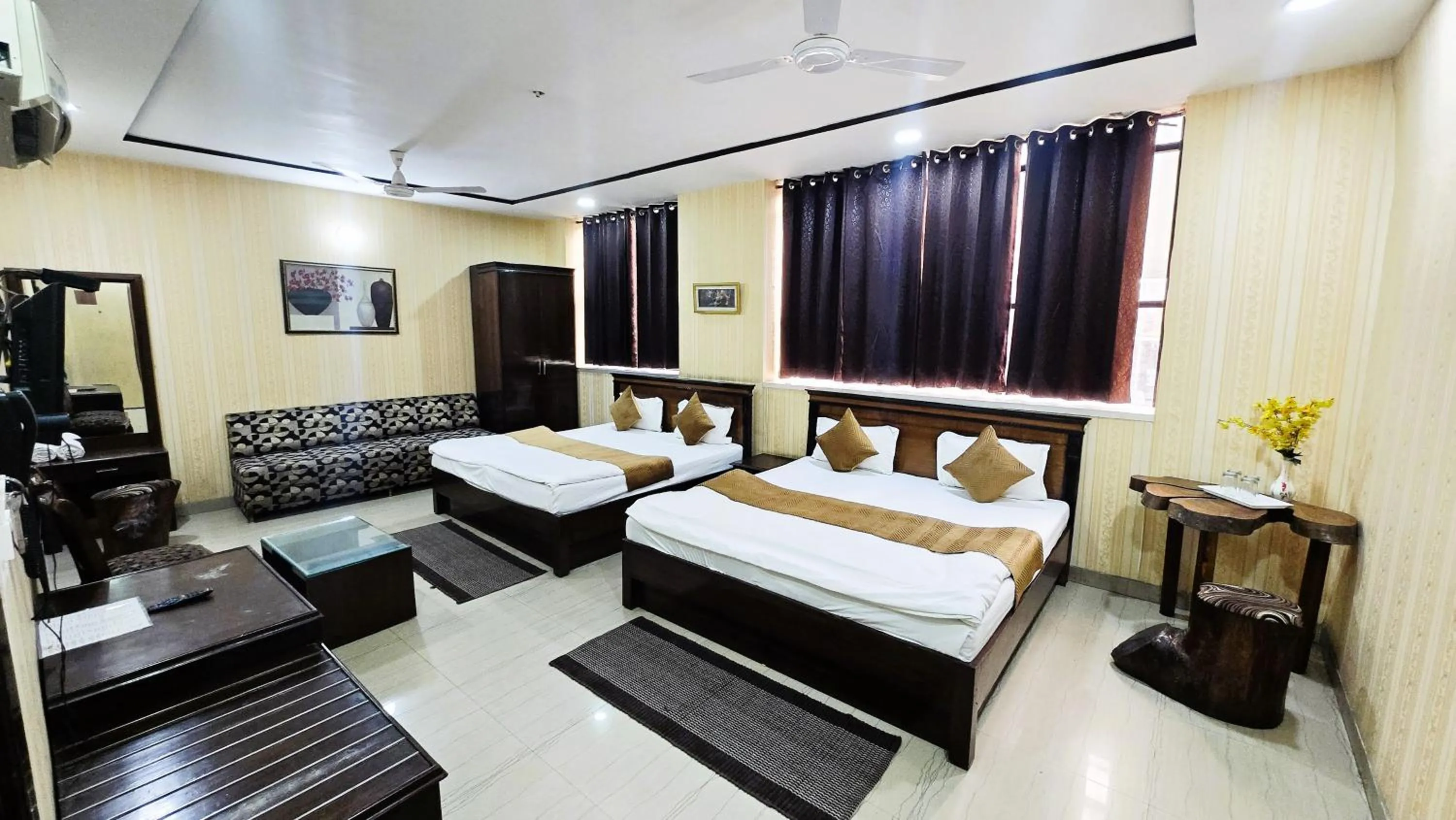 VIP, Bed in Hotel HK Continental