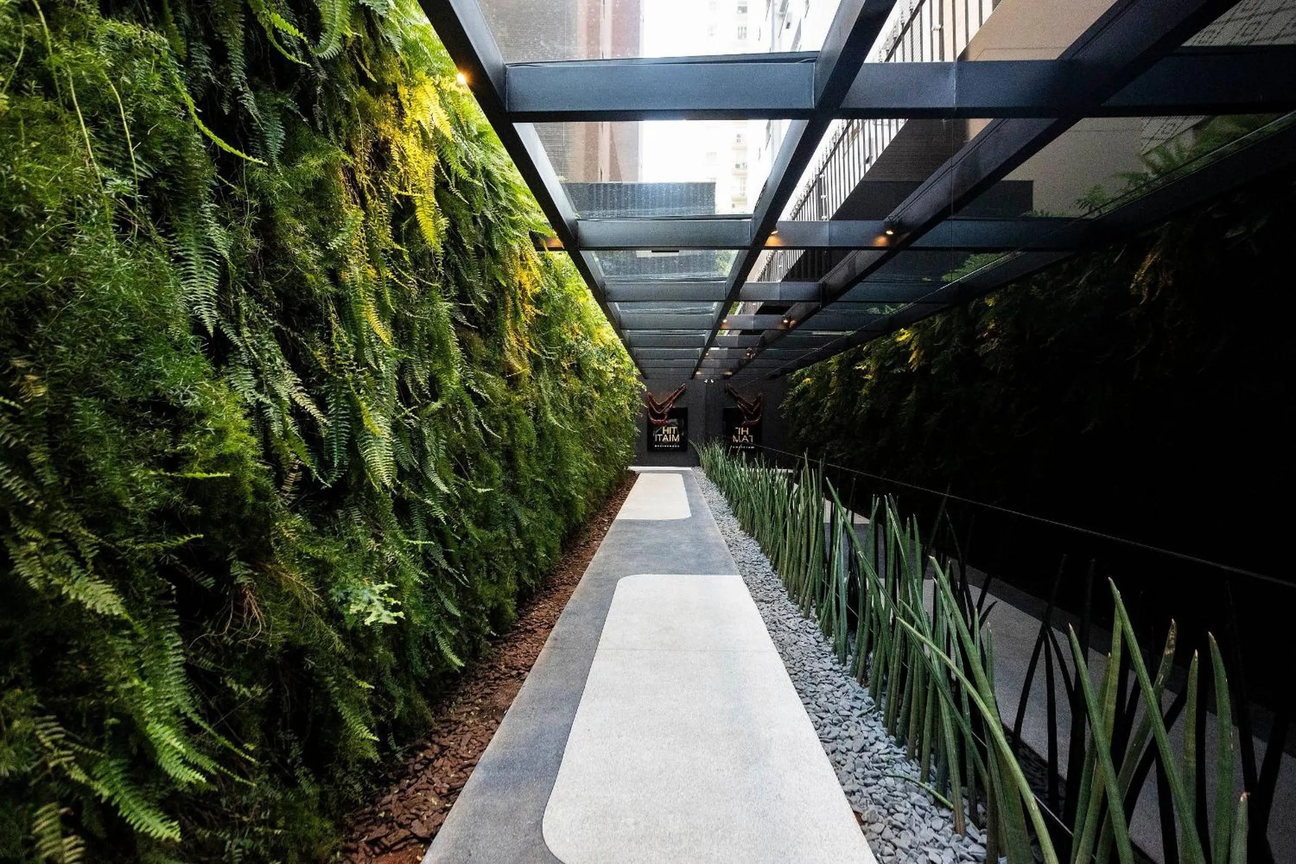 Facade/entrance in HIT Itaim