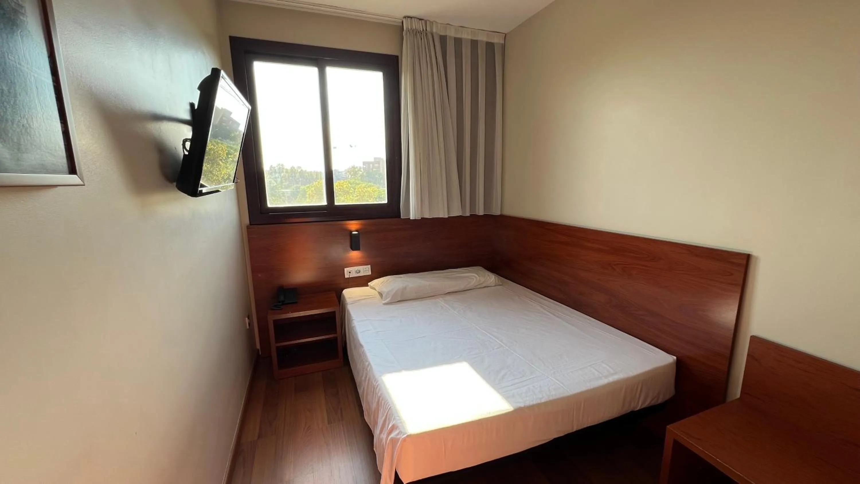 Bedroom, Bed in B&B HOTEL Tarragona Reus