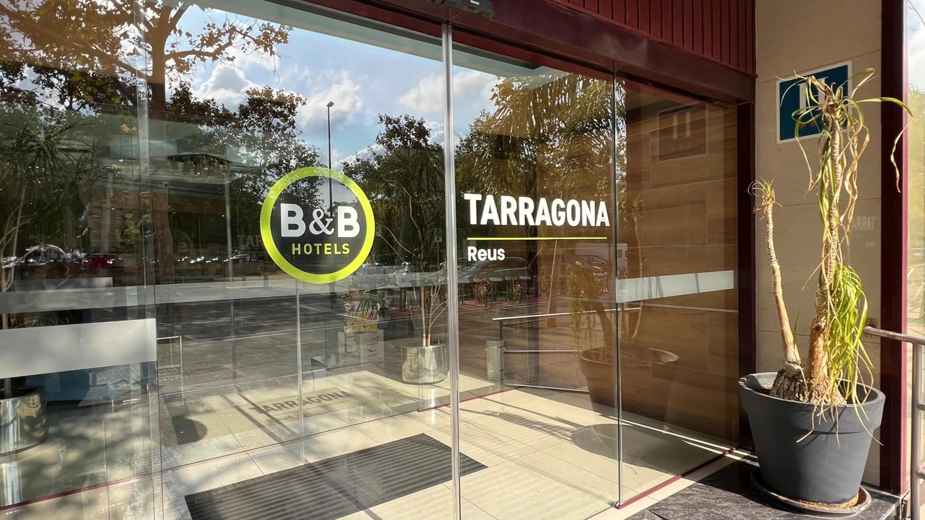 Facade/entrance in B&B HOTEL Tarragona Reus