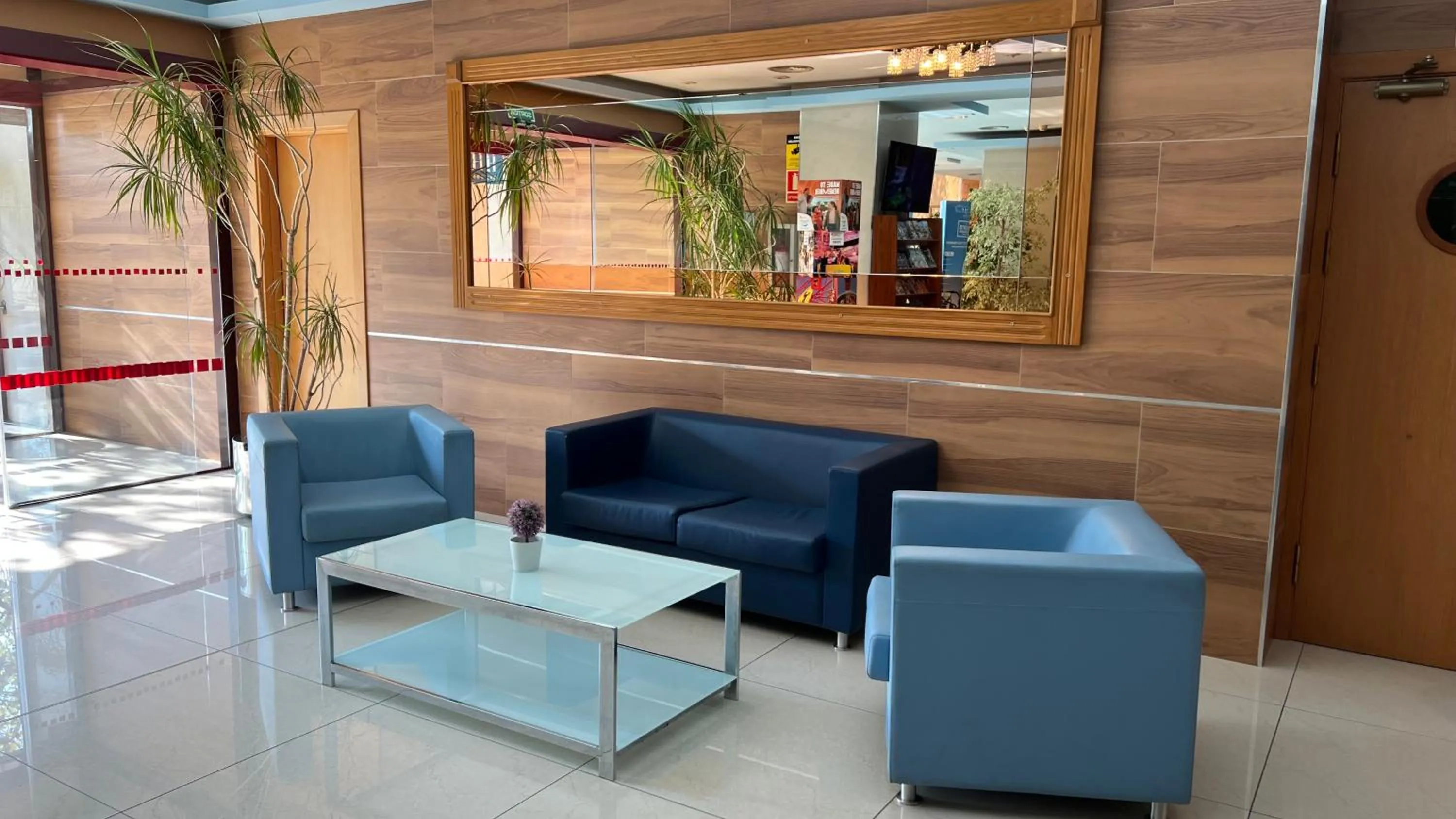 Lobby or reception in B&B HOTEL Tarragona Reus