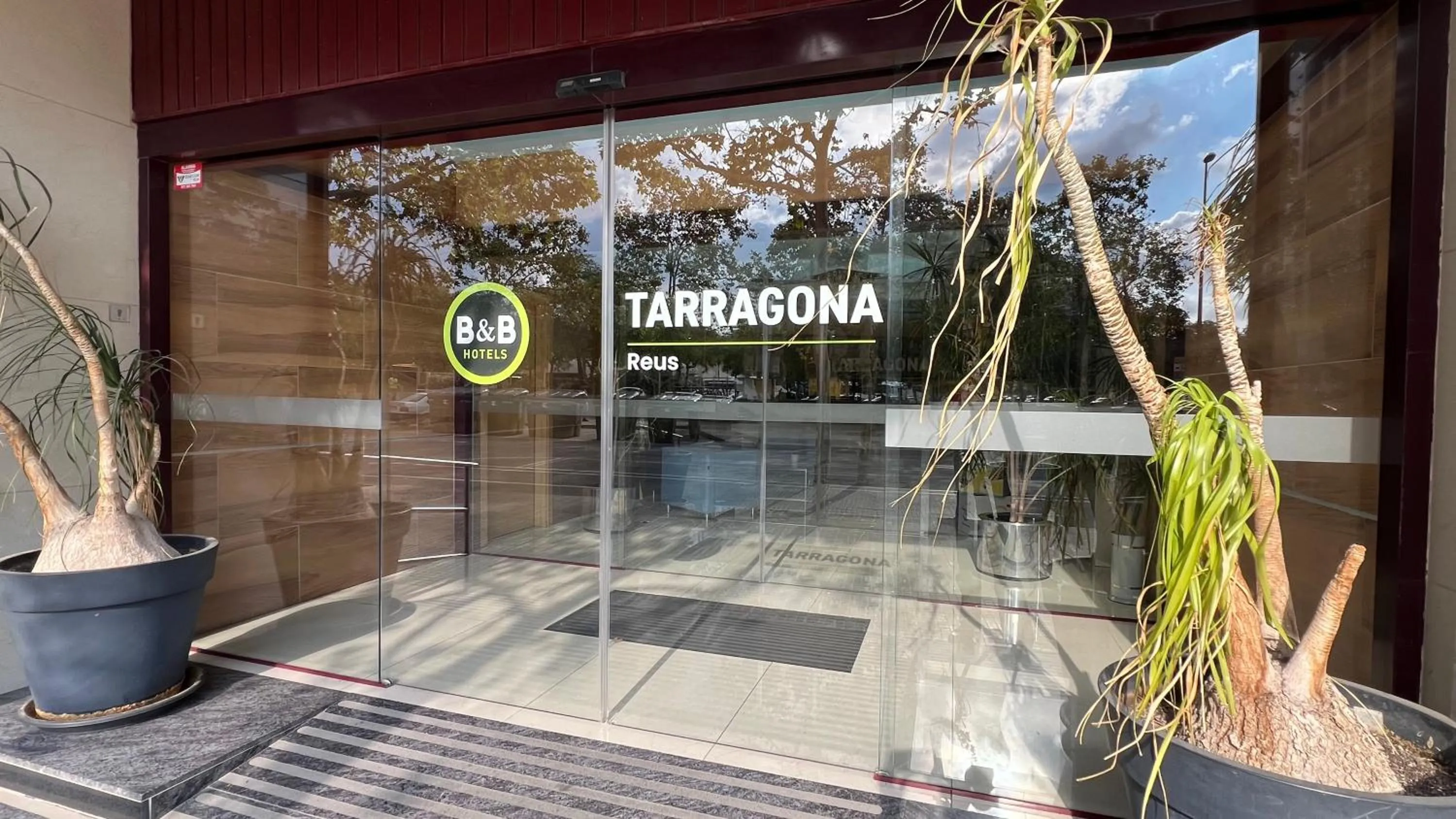 Facade/entrance in B&B HOTEL Tarragona Reus