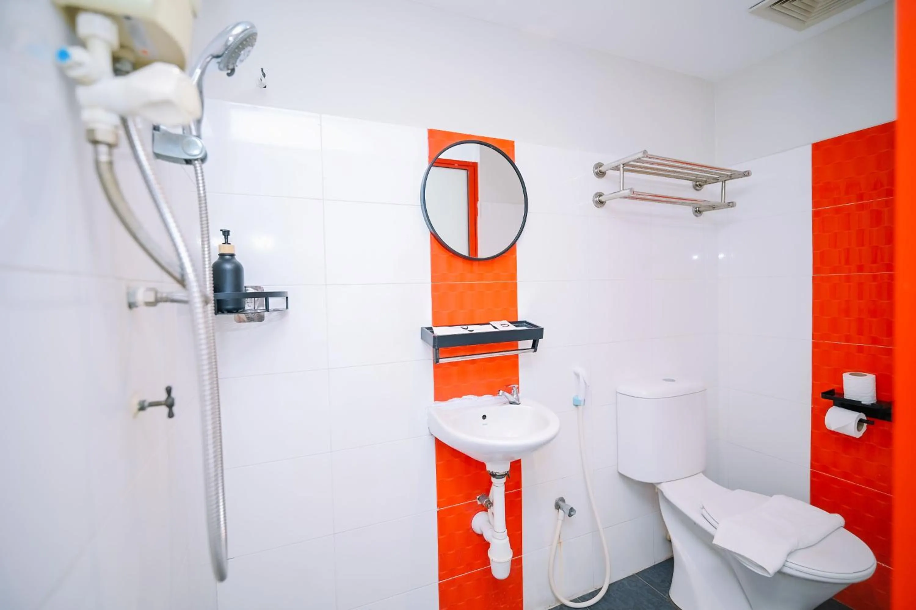 Shower in Swing & Pillows - KL Kuchai Lama