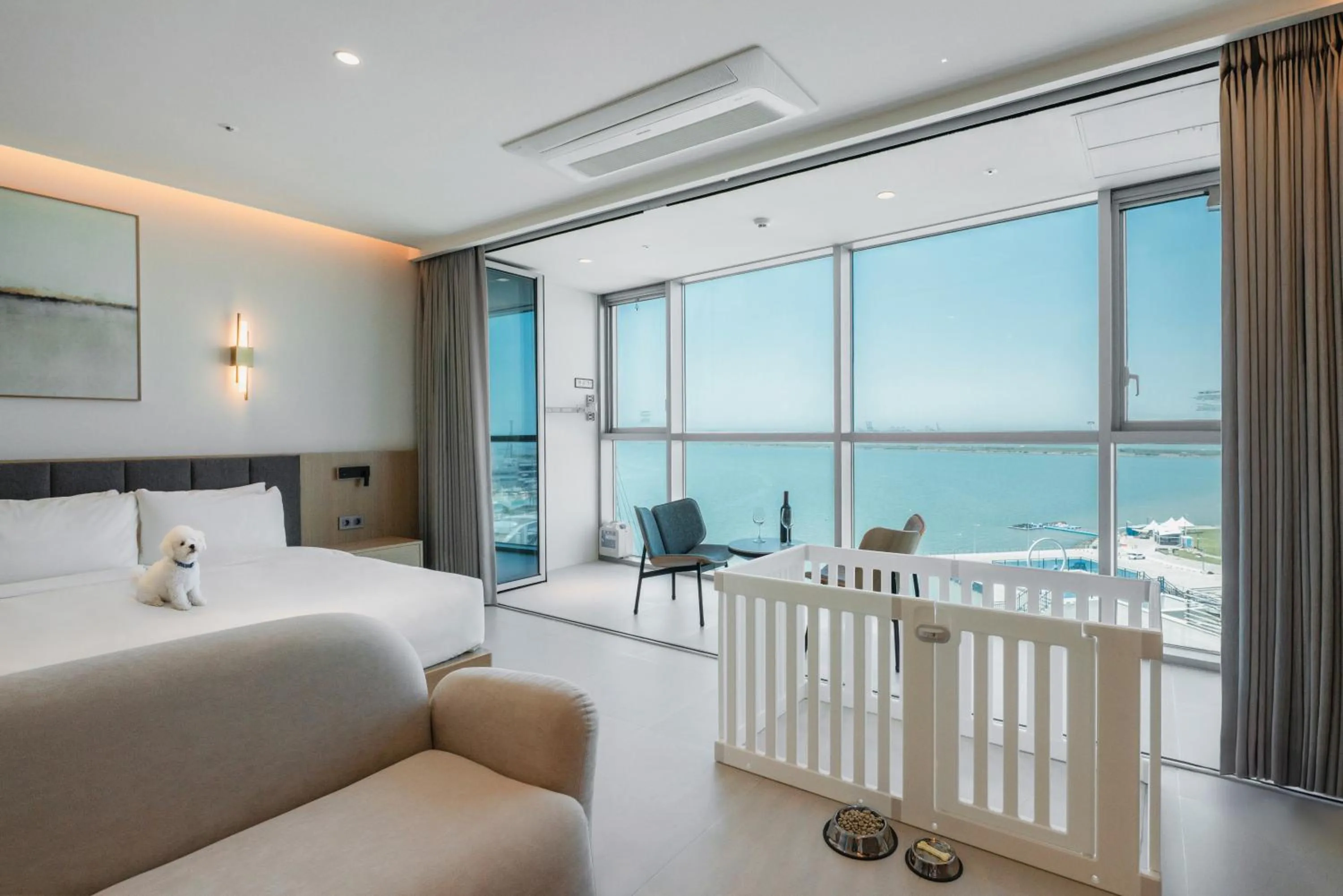 Decorative detail, Bed in WAVEM HOTEL west