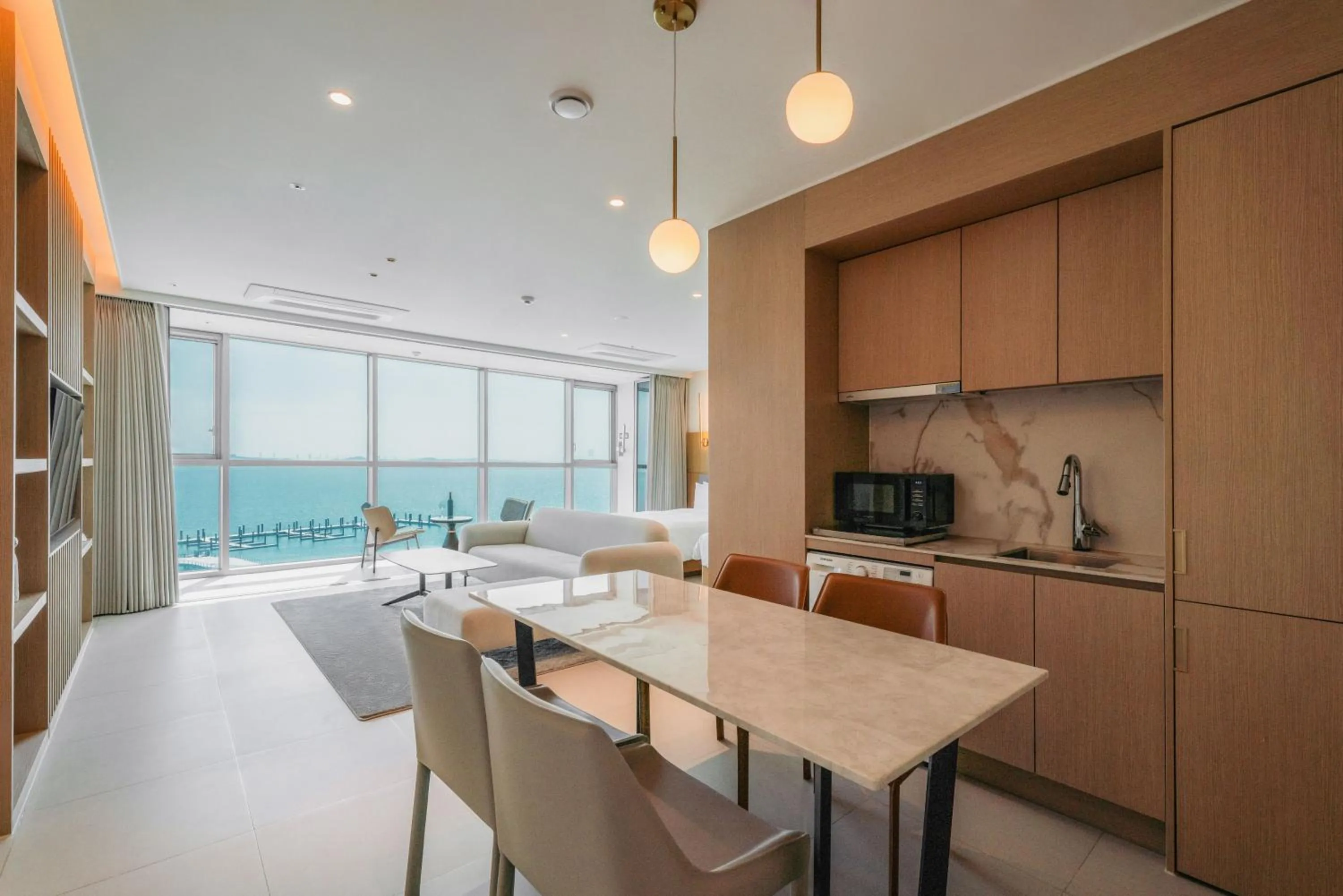 Area and facilities in WAVEM HOTEL west