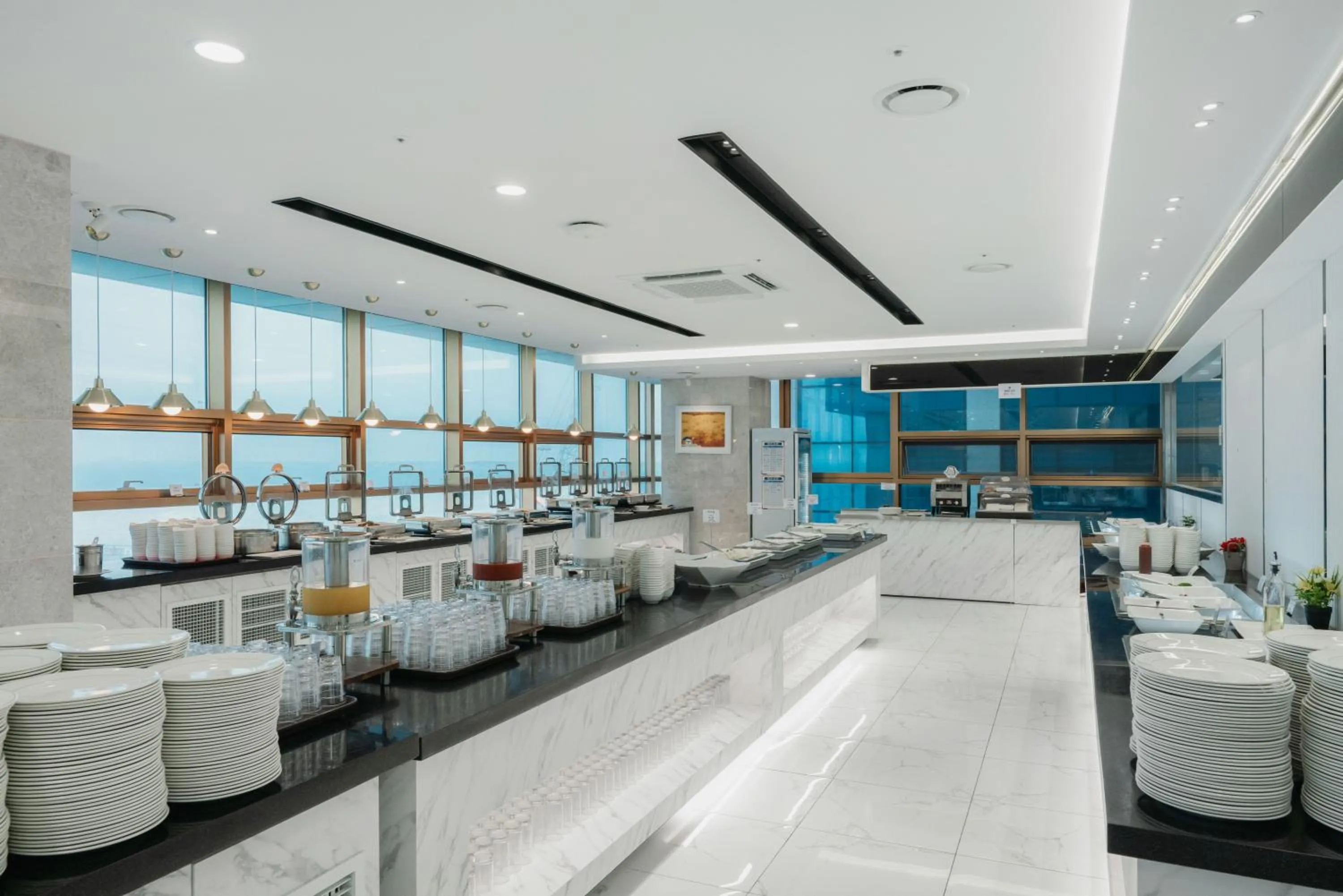 Restaurant/places to eat in WAVEM HOTEL west