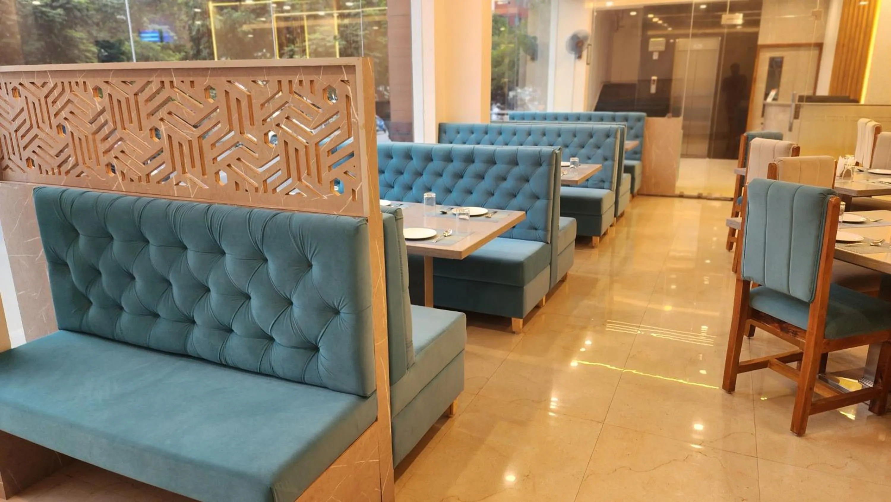 Restaurant/places to eat in Hotel JANAS