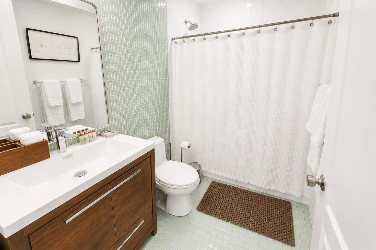 Bathroom in House 5863- Chicago's Premier Bed and Breakfast