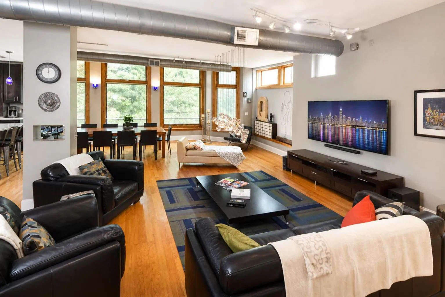 Living room, Bed in House 5863- Chicago's Premier Bed and Breakfast