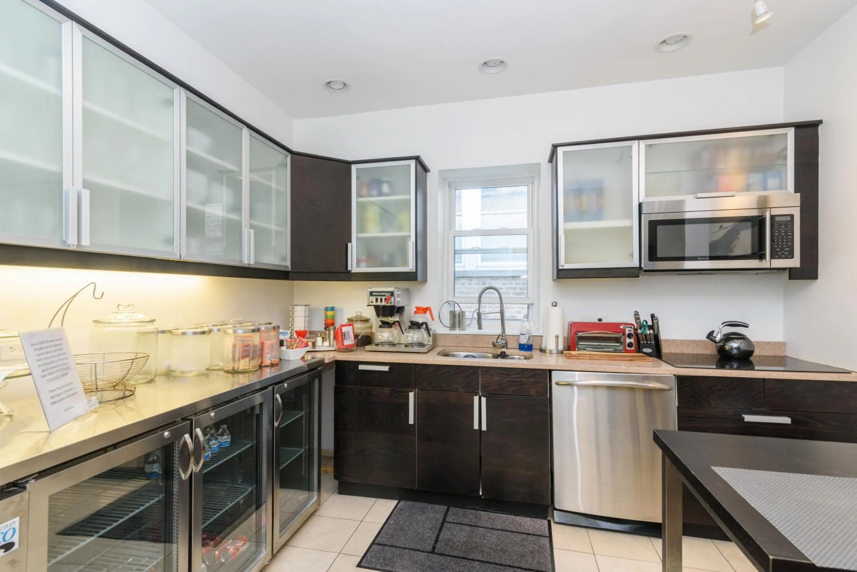 Kitchen or kitchenette in House 5863- Chicago's Premier Bed and Breakfast