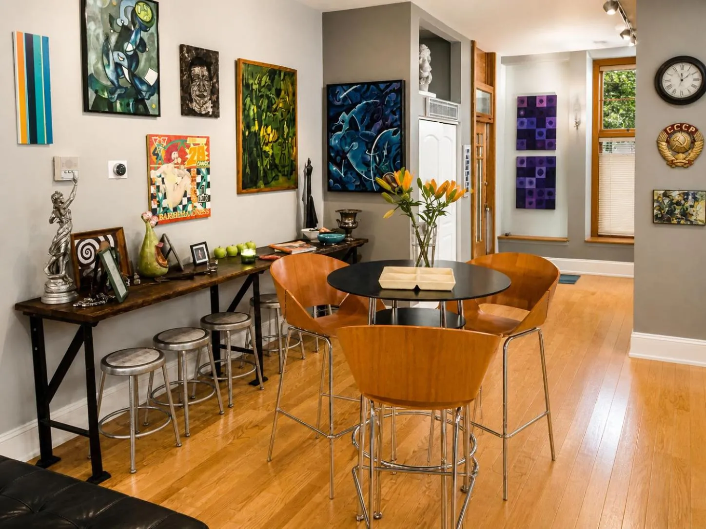 Seating area in House 5863- Chicago's Premier Bed and Breakfast