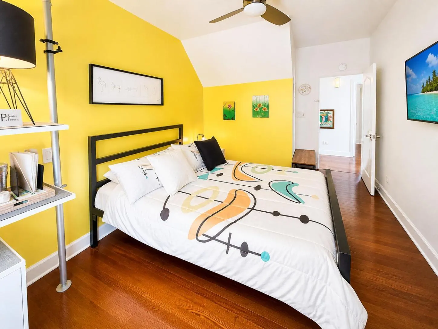 Bedroom, Bed in House 5863- Chicago's Premier Bed and Breakfast