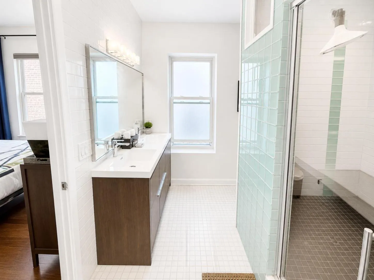 Bathroom in House 5863- Chicago's Premier Bed and Breakfast