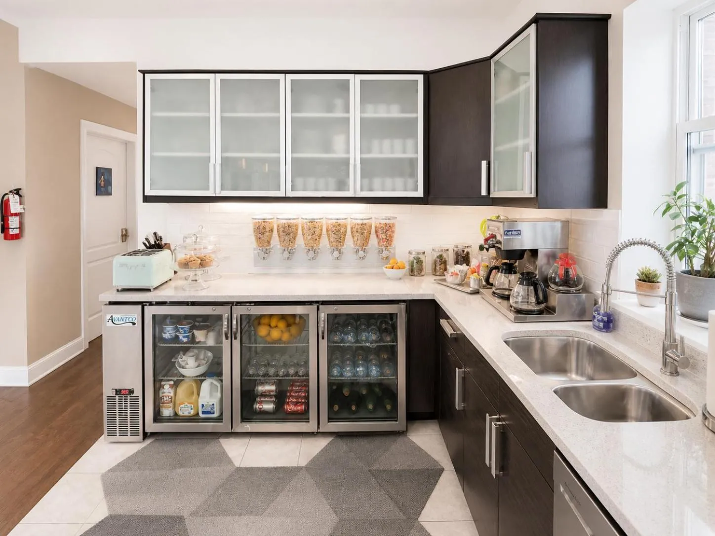 Communal kitchen in House 5863- Chicago's Premier Bed and Breakfast
