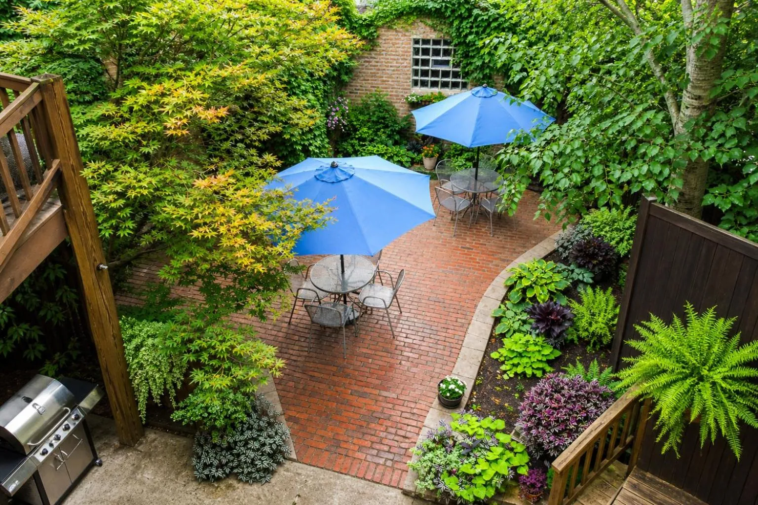 Garden in House 5863- Chicago's Premier Bed and Breakfast