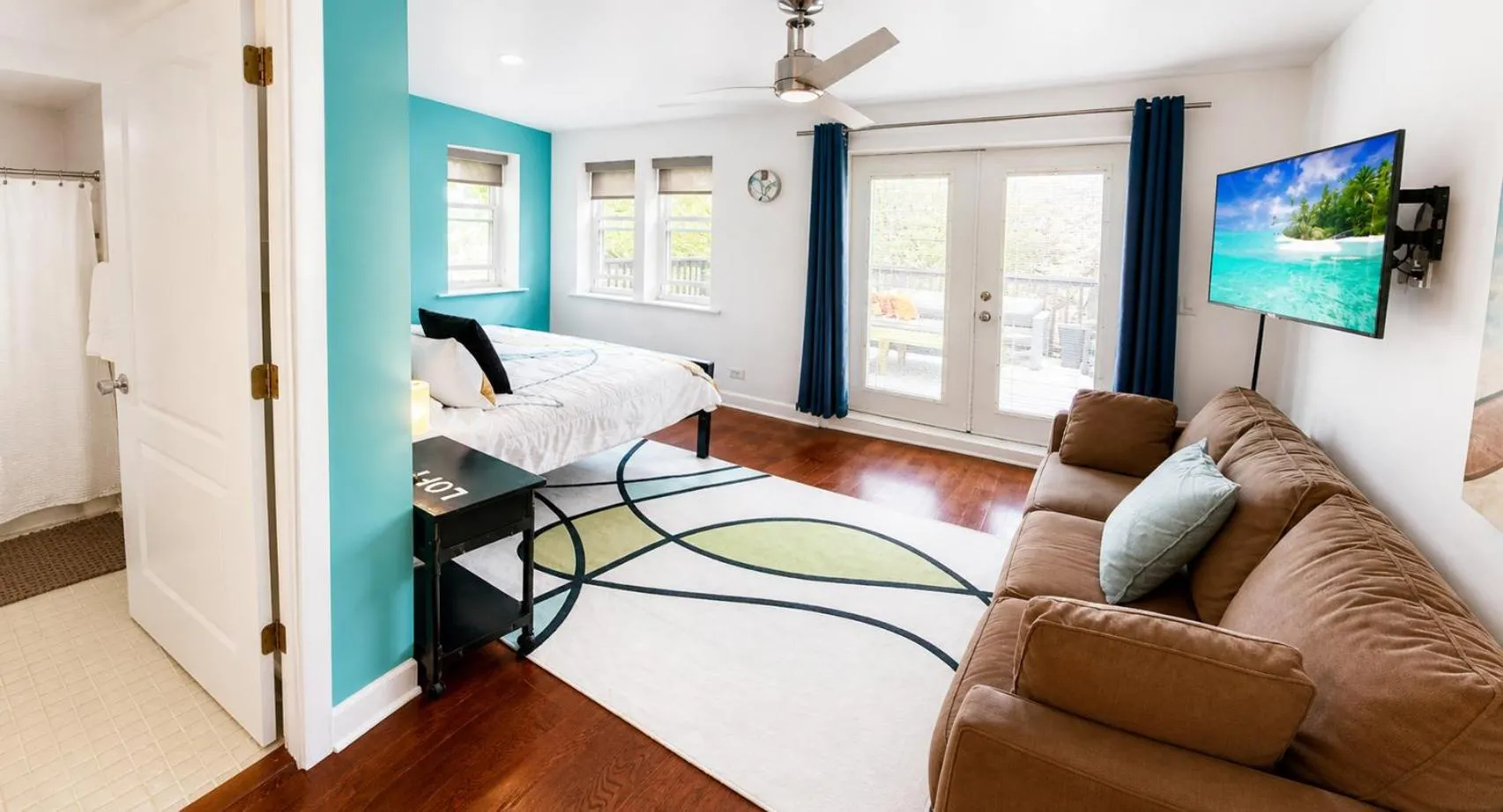 Bedroom in House 5863- Chicago's Premier Bed and Breakfast