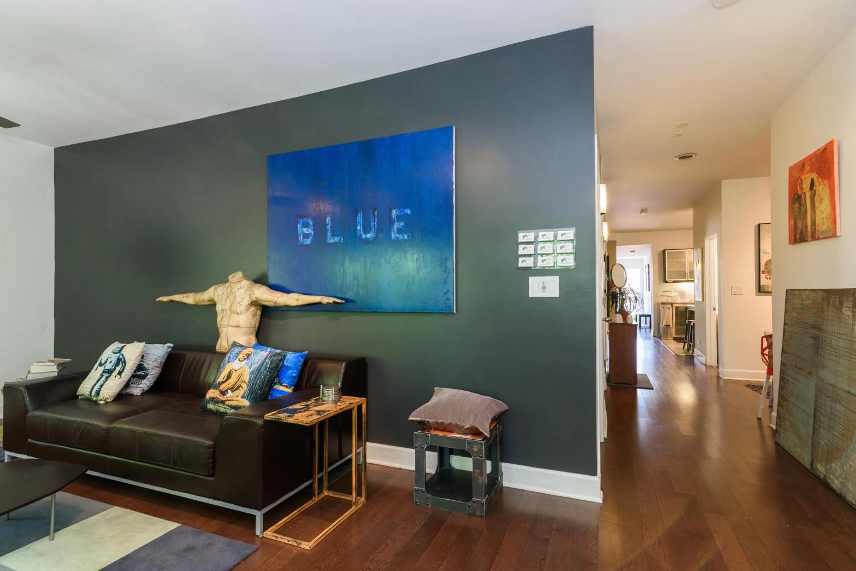 Living room in House 5863- Chicago's Premier Bed and Breakfast