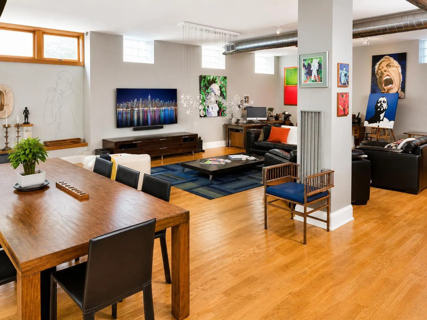 Dining area in House 5863- Chicago's Premier Bed and Breakfast