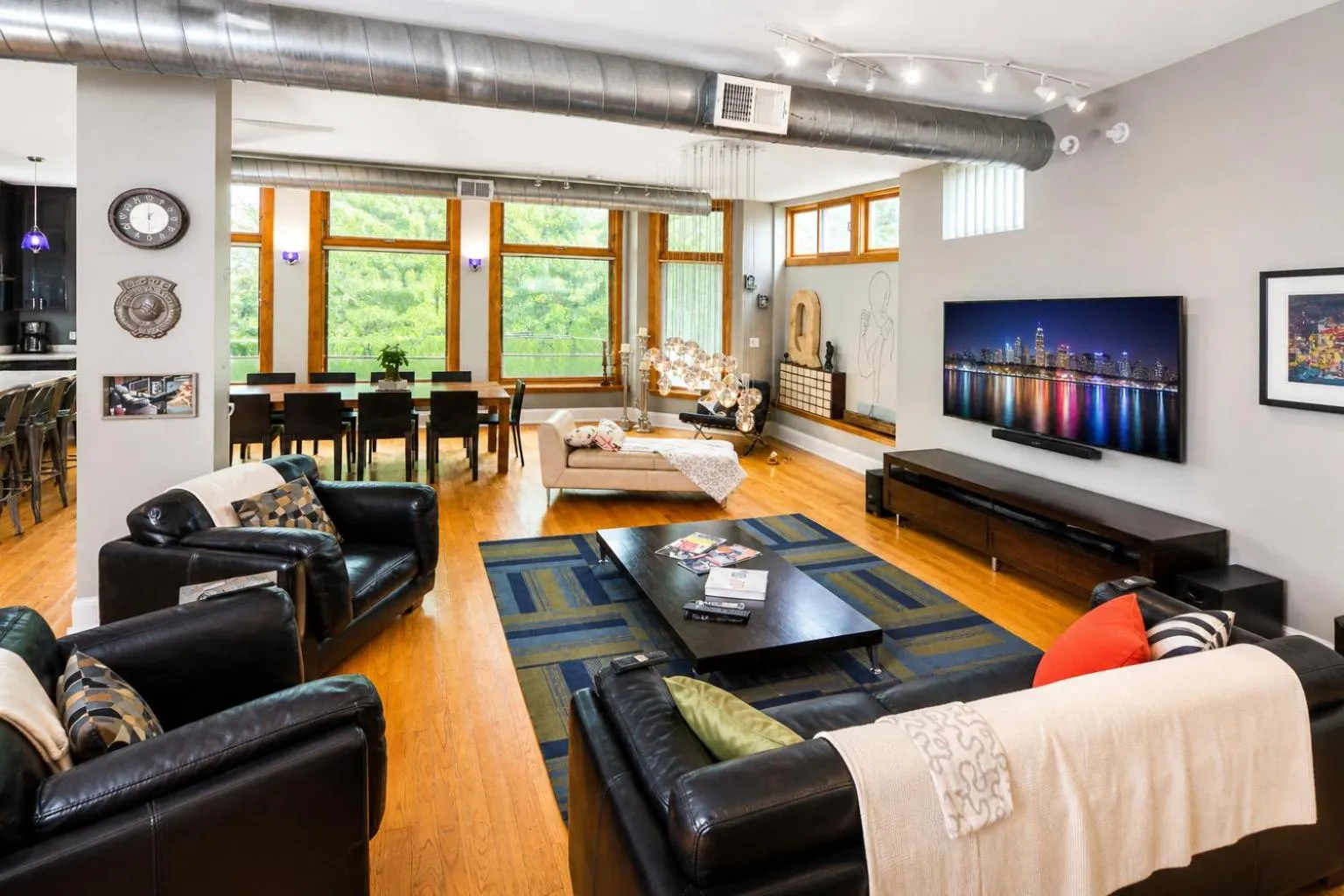 Living room in House 5863- Chicago's Premier Bed and Breakfast
