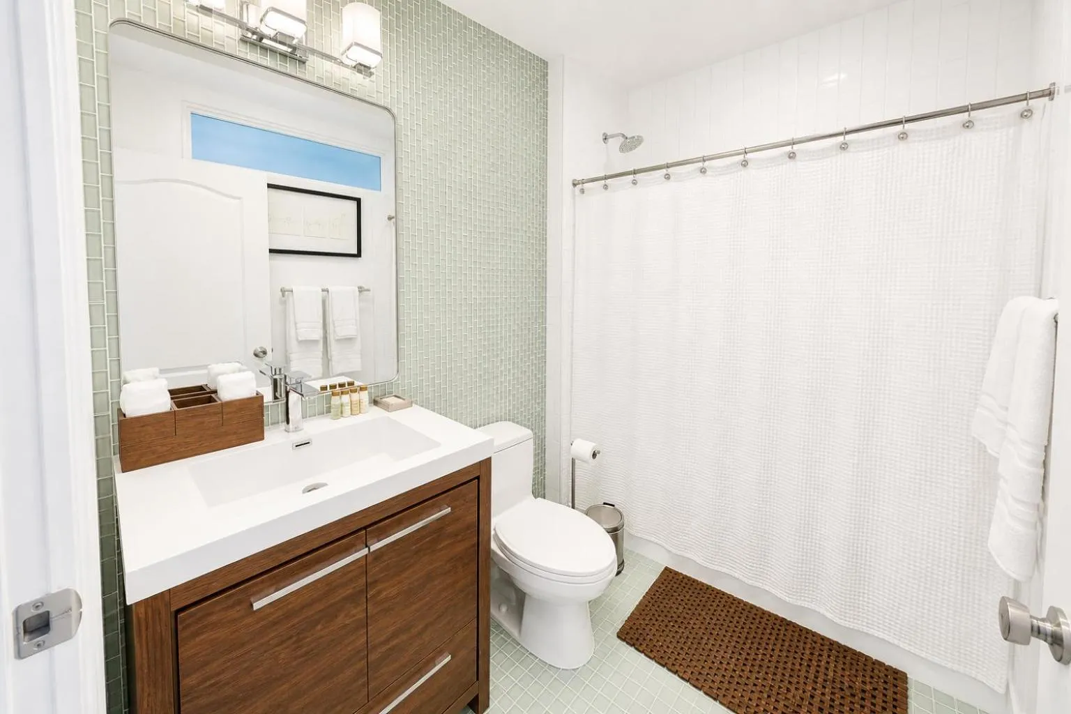 Bathroom in House 5863- Chicago's Premier Bed and Breakfast
