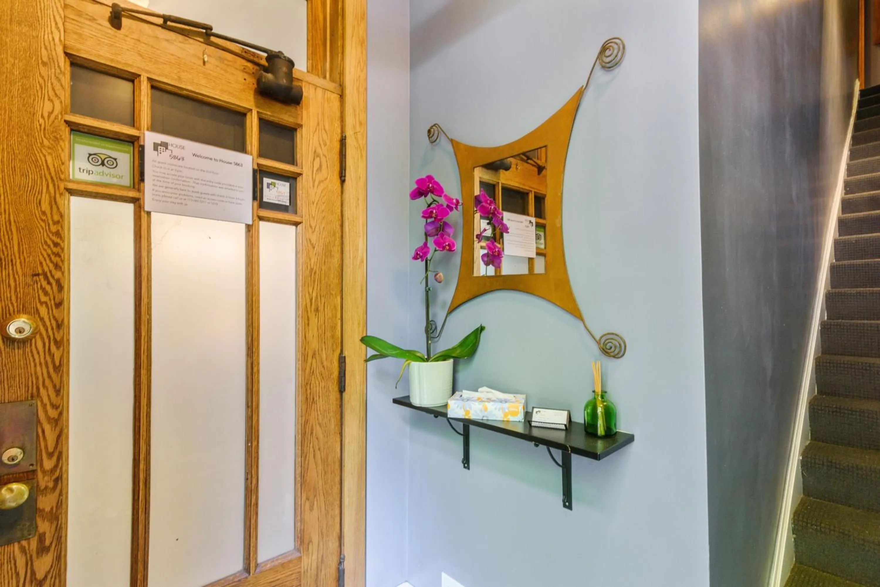 Lobby or reception in House 5863- Chicago's Premier Bed and Breakfast