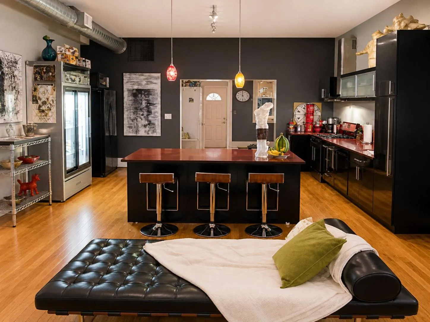 kitchen in House 5863- Chicago's Premier Bed and Breakfast