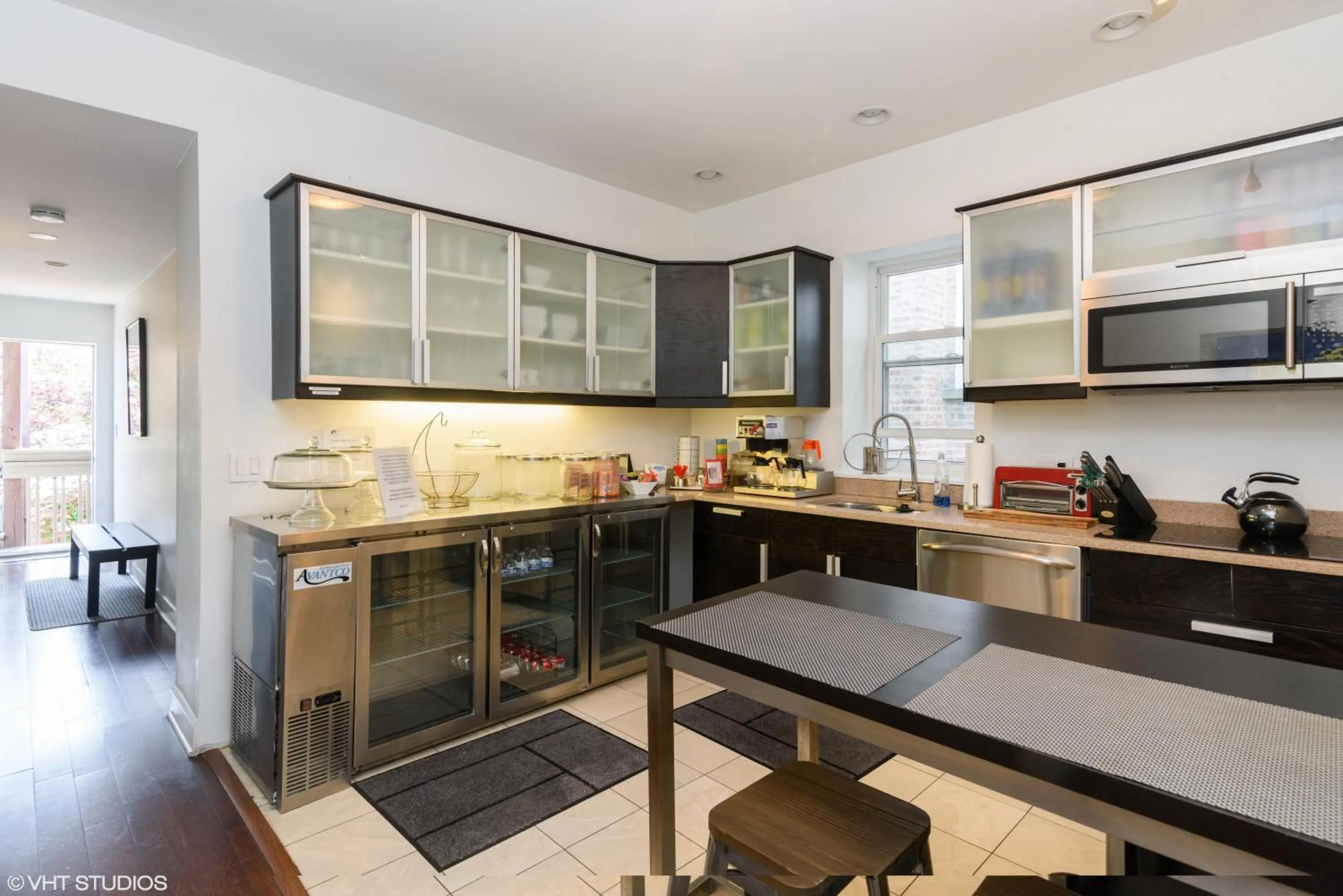 Kitchen or kitchenette in House 5863- Chicago's Premier Bed and Breakfast