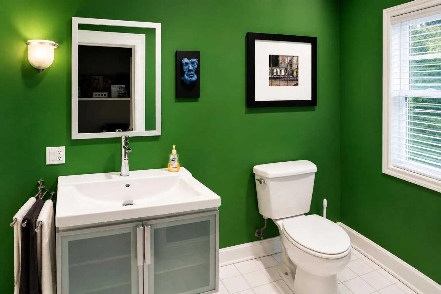 Bathroom in House 5863- Chicago's Premier Bed and Breakfast