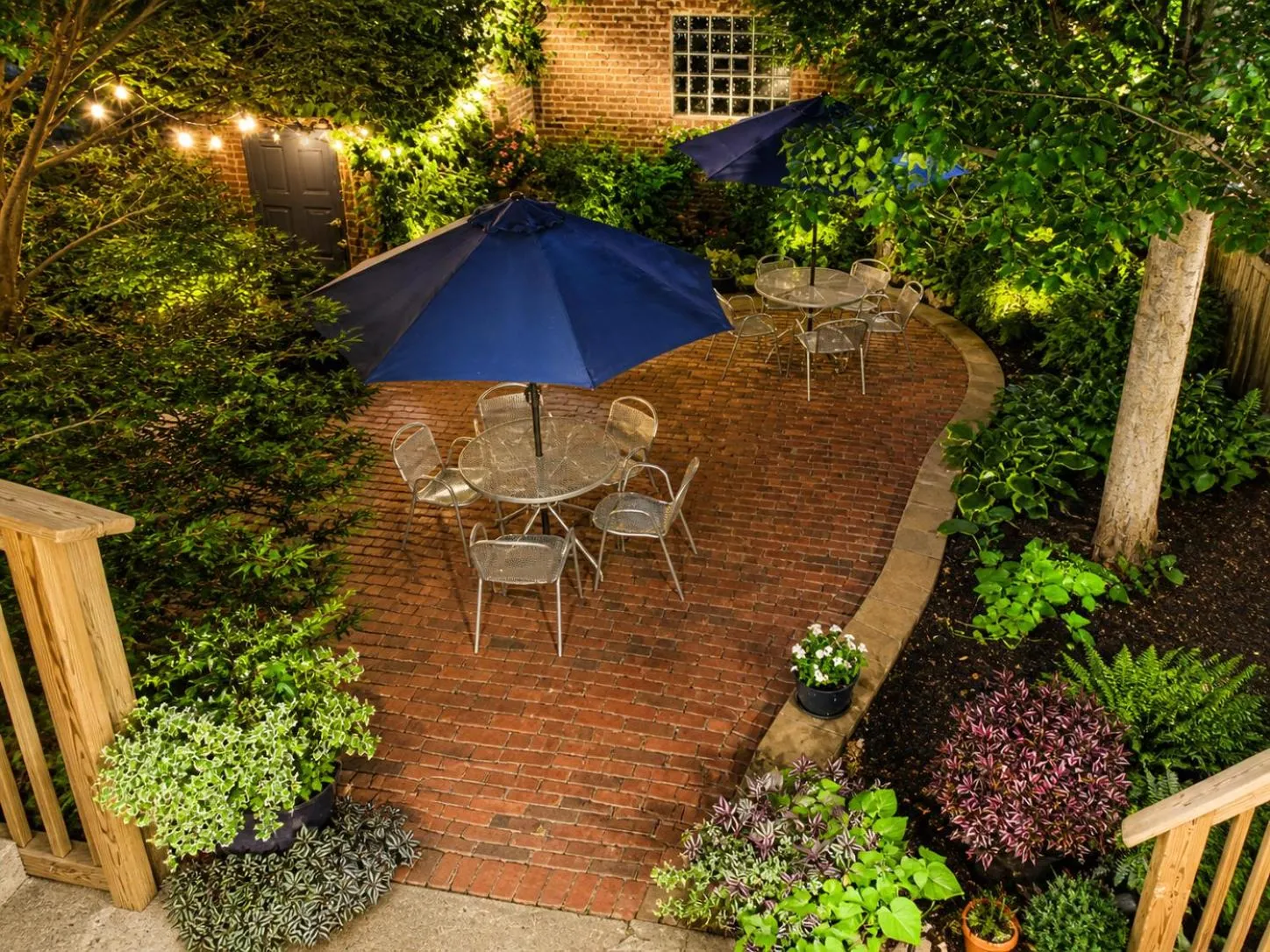Garden in House 5863- Chicago's Premier Bed and Breakfast