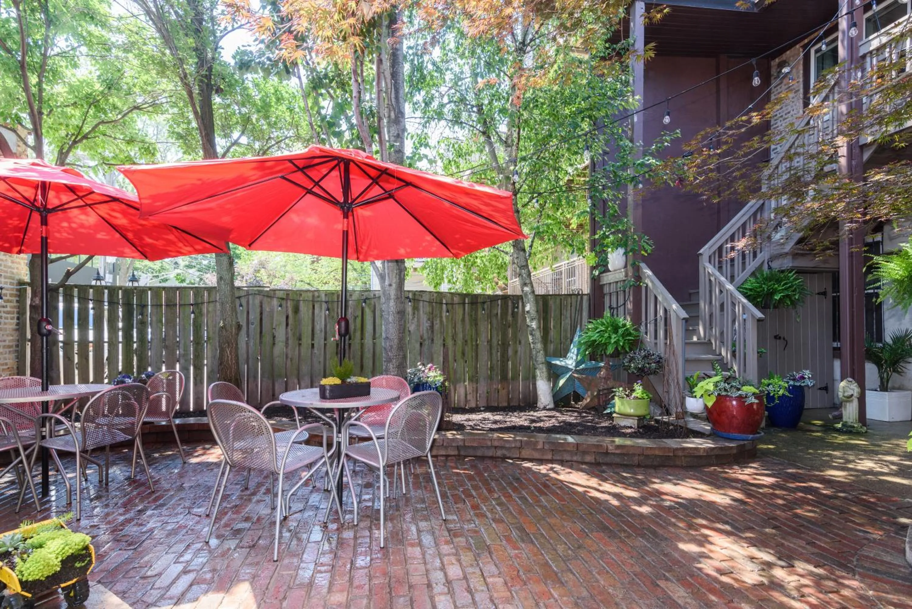 Garden in House 5863- Chicago's Premier Bed and Breakfast