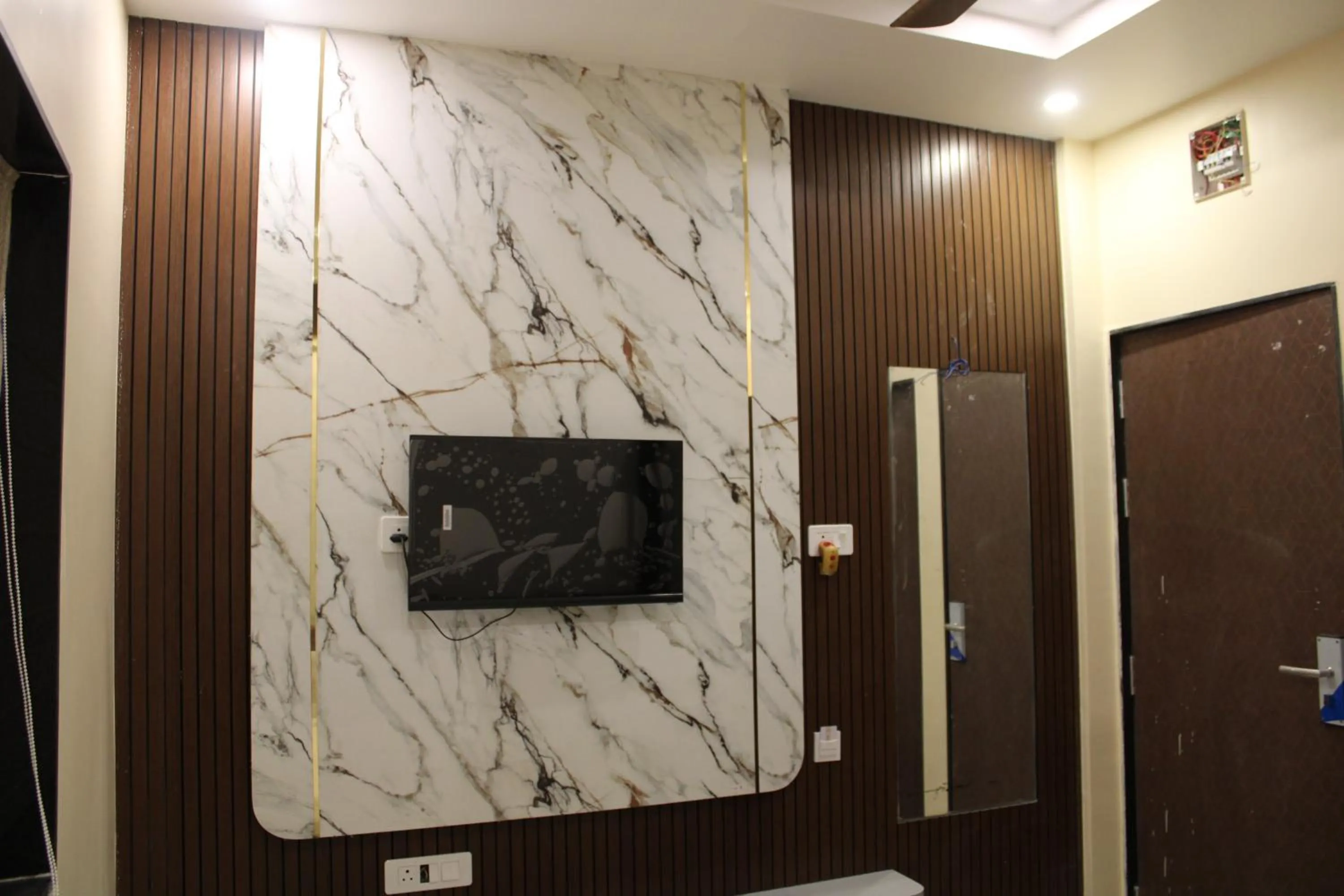 TV and multimedia in Hotel Veeratn