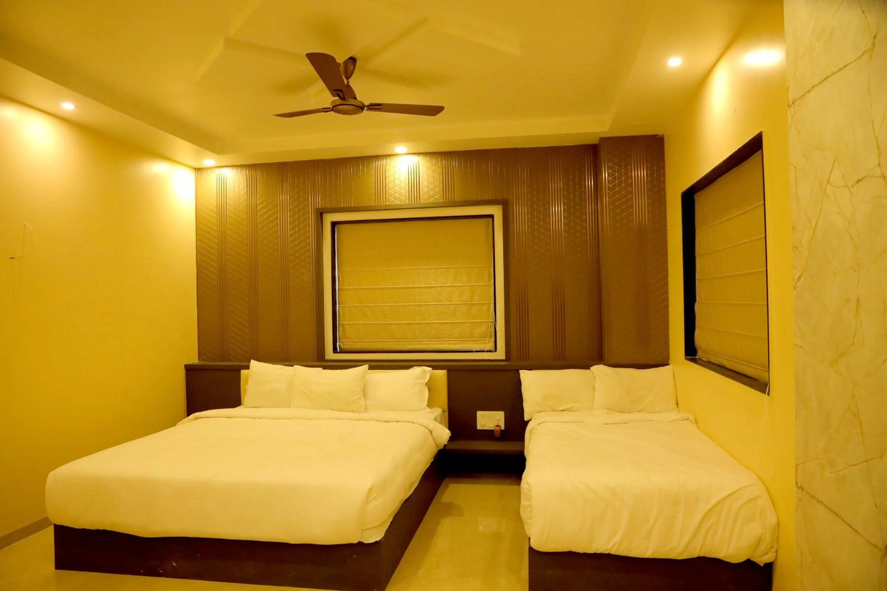 Bed in Hotel Veeratn